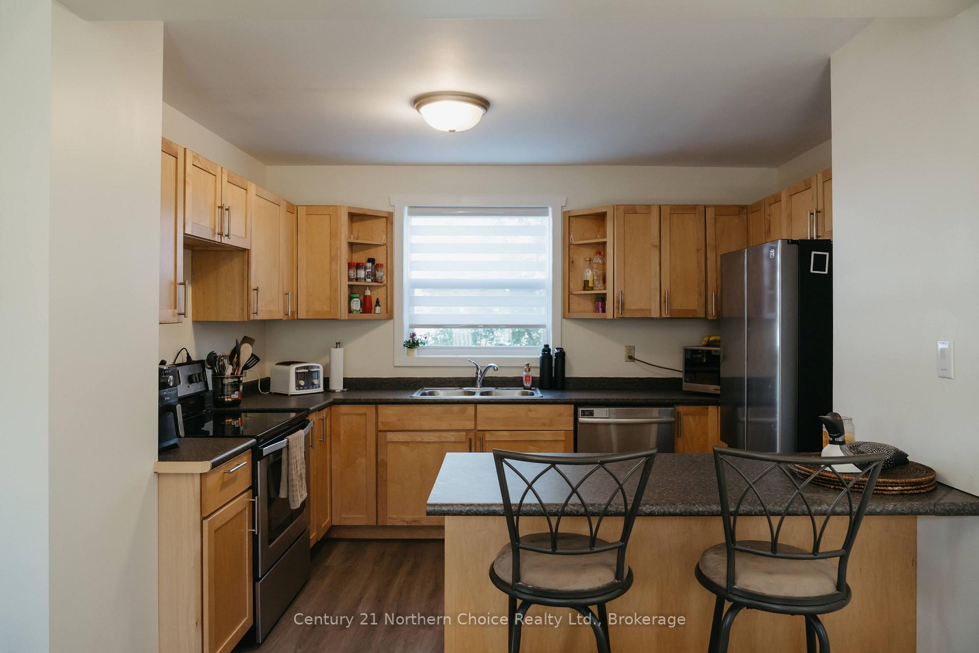 Photo 3 of 44 Peter Street, Kenora, Norman — HOMEH