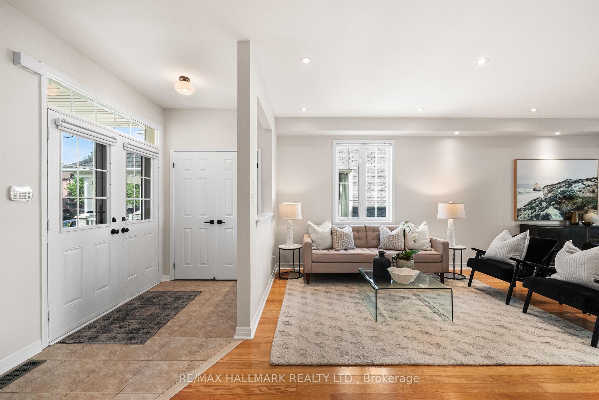 Photo 4 of 26 Larcastle Avenue, Markham, Berczy — HOMEH