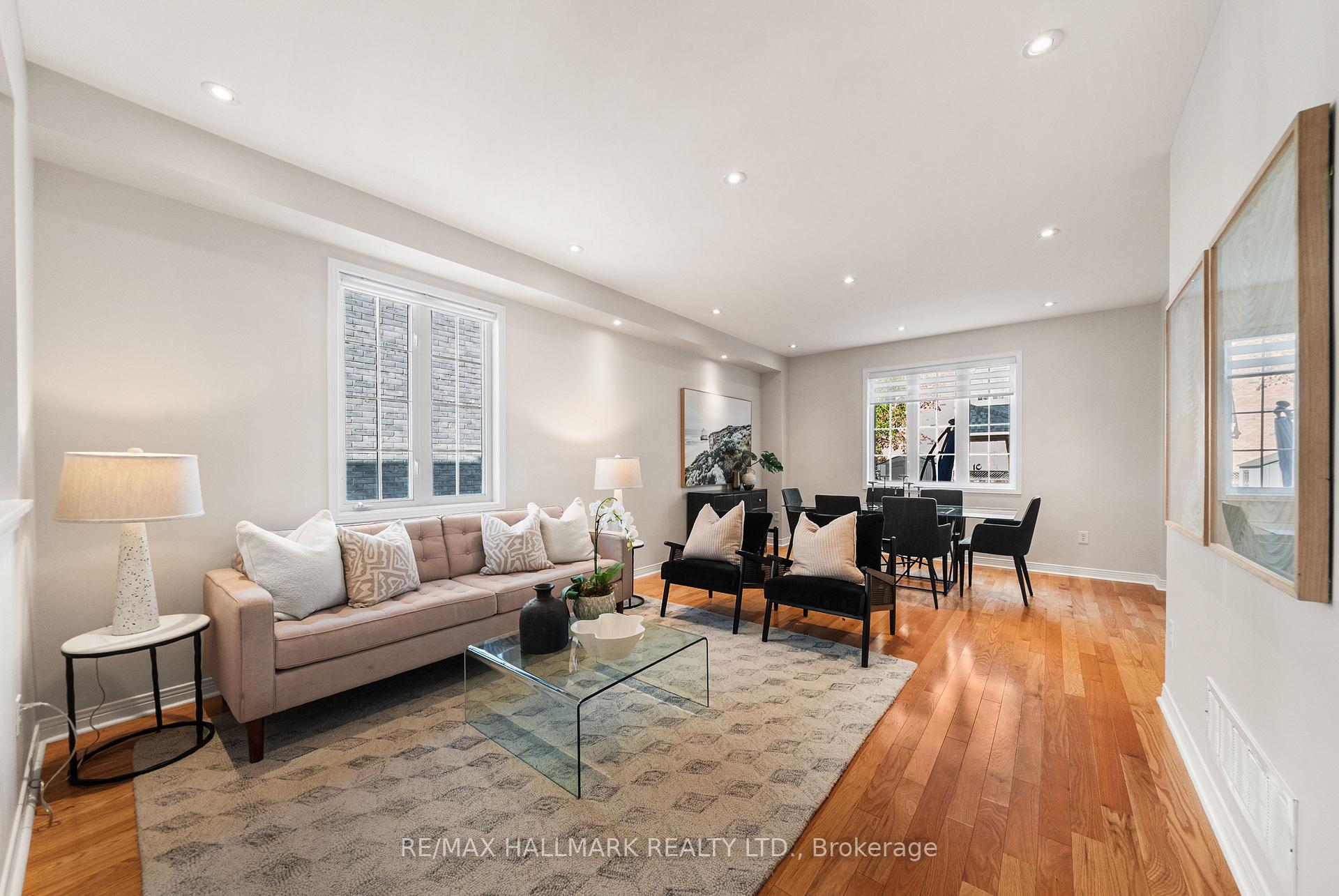 Photo 5 of 26 Larcastle Avenue, Markham, Berczy — HOMEH