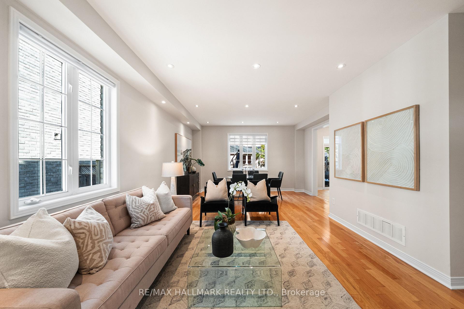 Photo 6 of 26 Larcastle Avenue, Markham, Berczy — HOMEH