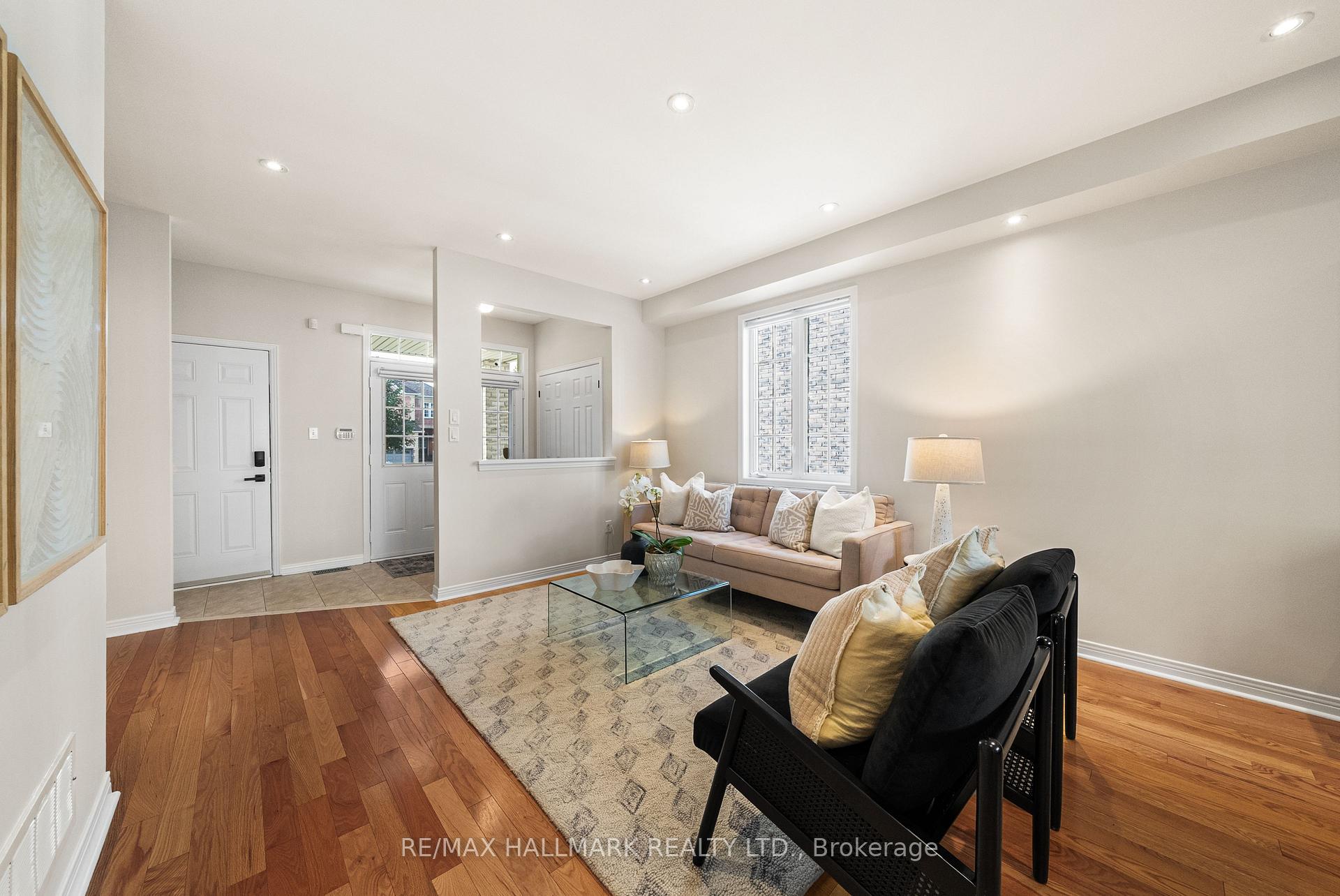 Photo 7 of 26 Larcastle Avenue, Markham, Berczy — HOMEH