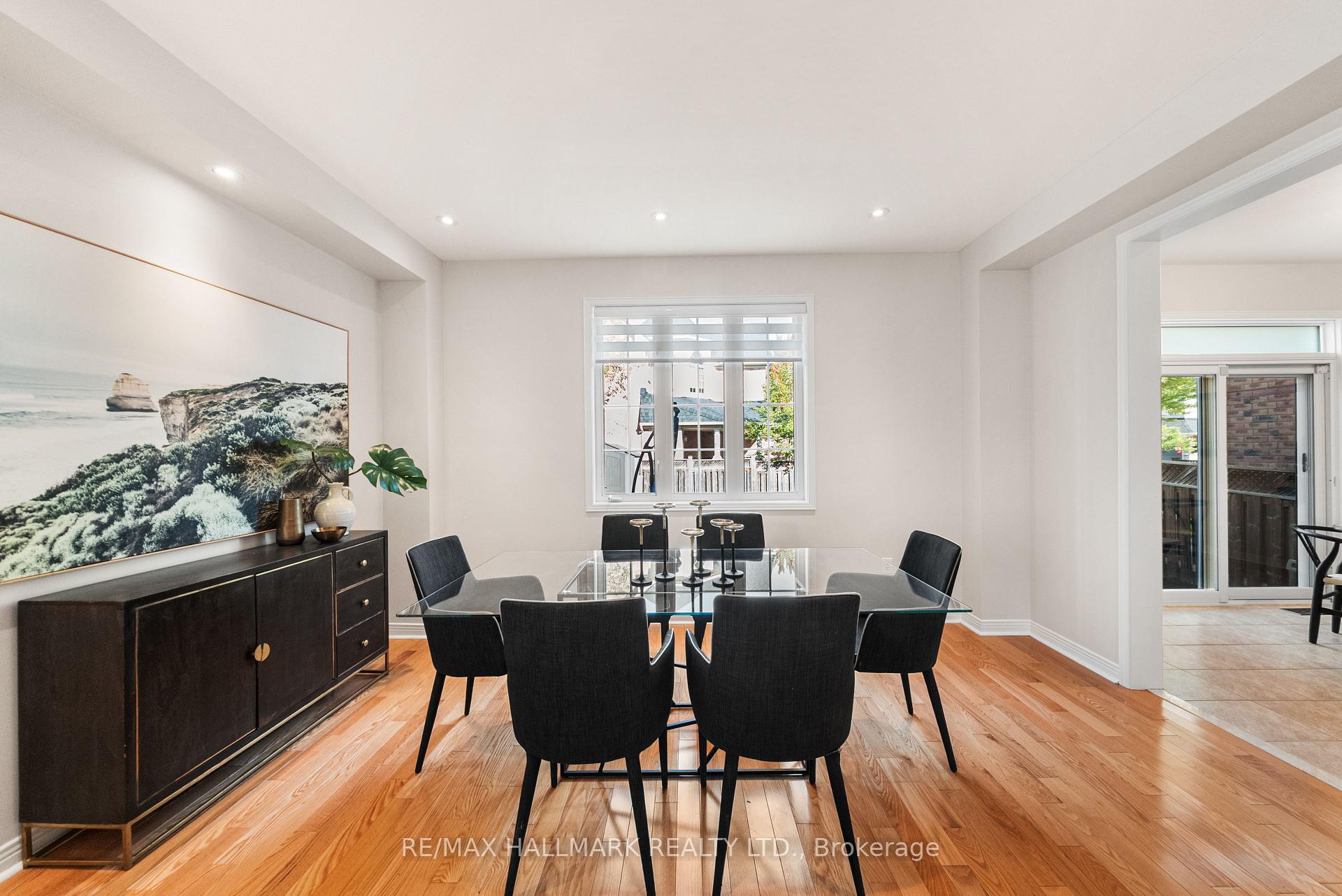 Photo 9 of 26 Larcastle Avenue, Markham, Berczy — HOMEH