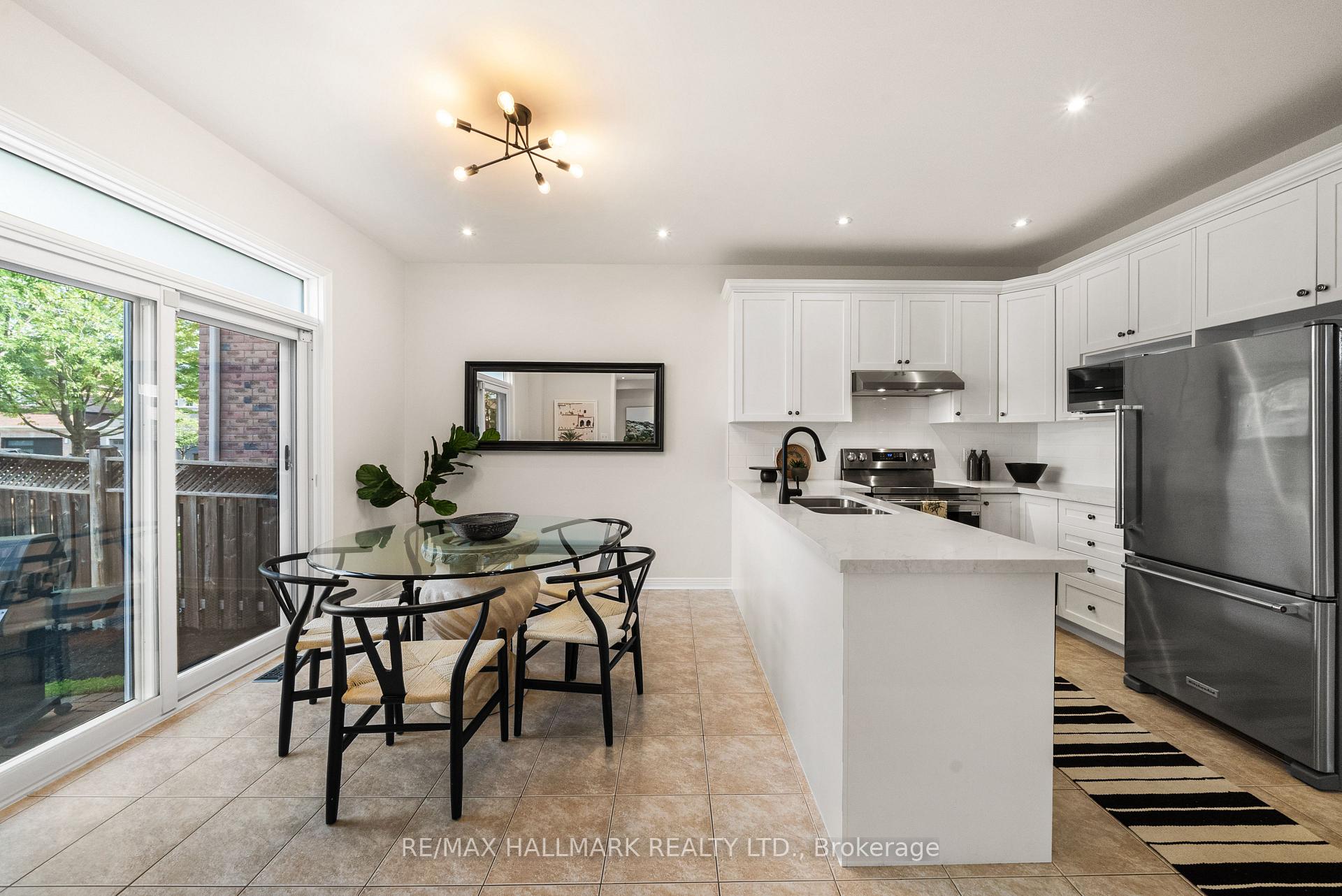 Photo 12 of 26 Larcastle Avenue, Markham, Berczy — HOMEH