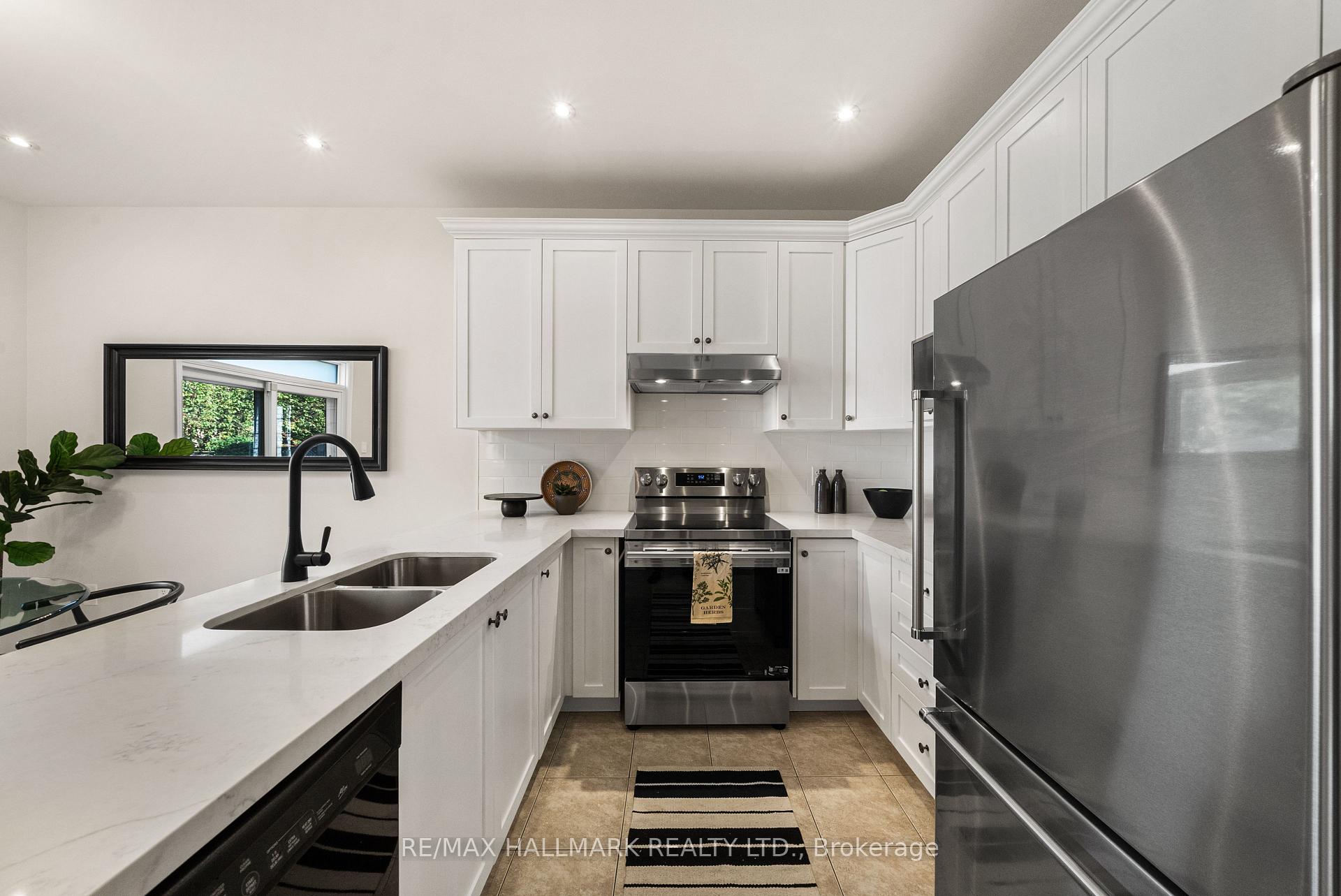 Photo 13 of 26 Larcastle Avenue, Markham, Berczy — HOMEH
