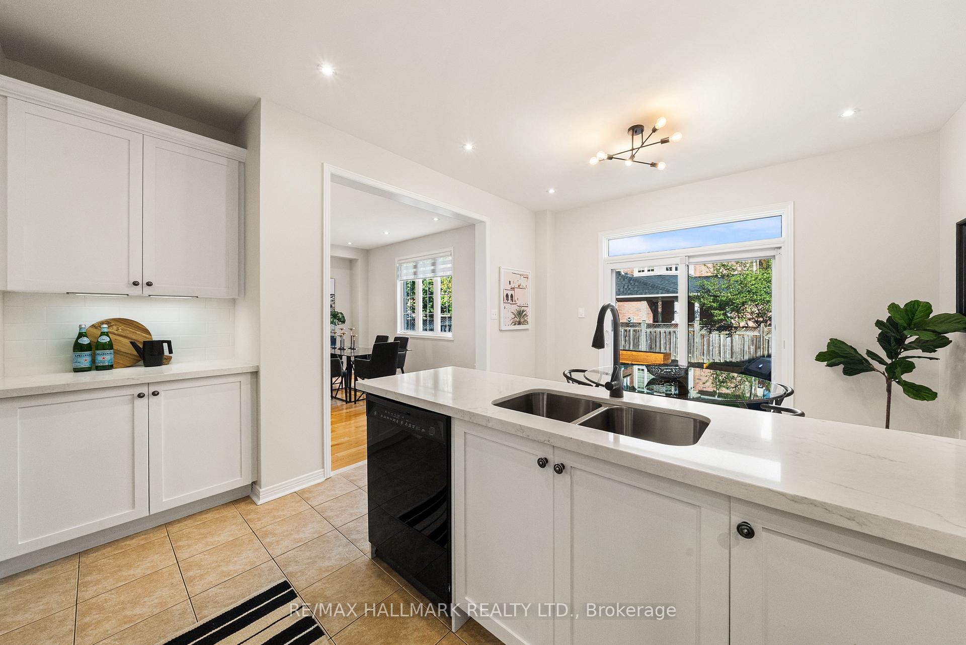 Photo 14 of 26 Larcastle Avenue, Markham, Berczy — HOMEH