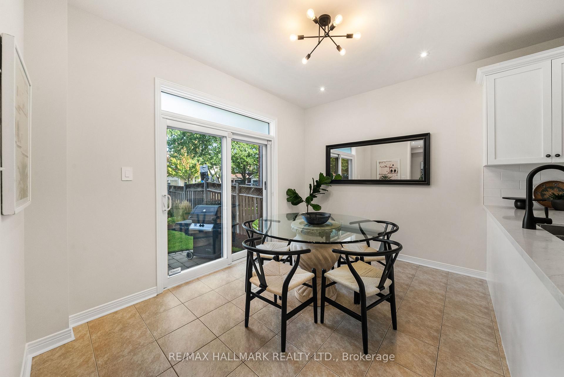 Photo 17 of 26 Larcastle Avenue, Markham, Berczy — HOMEH