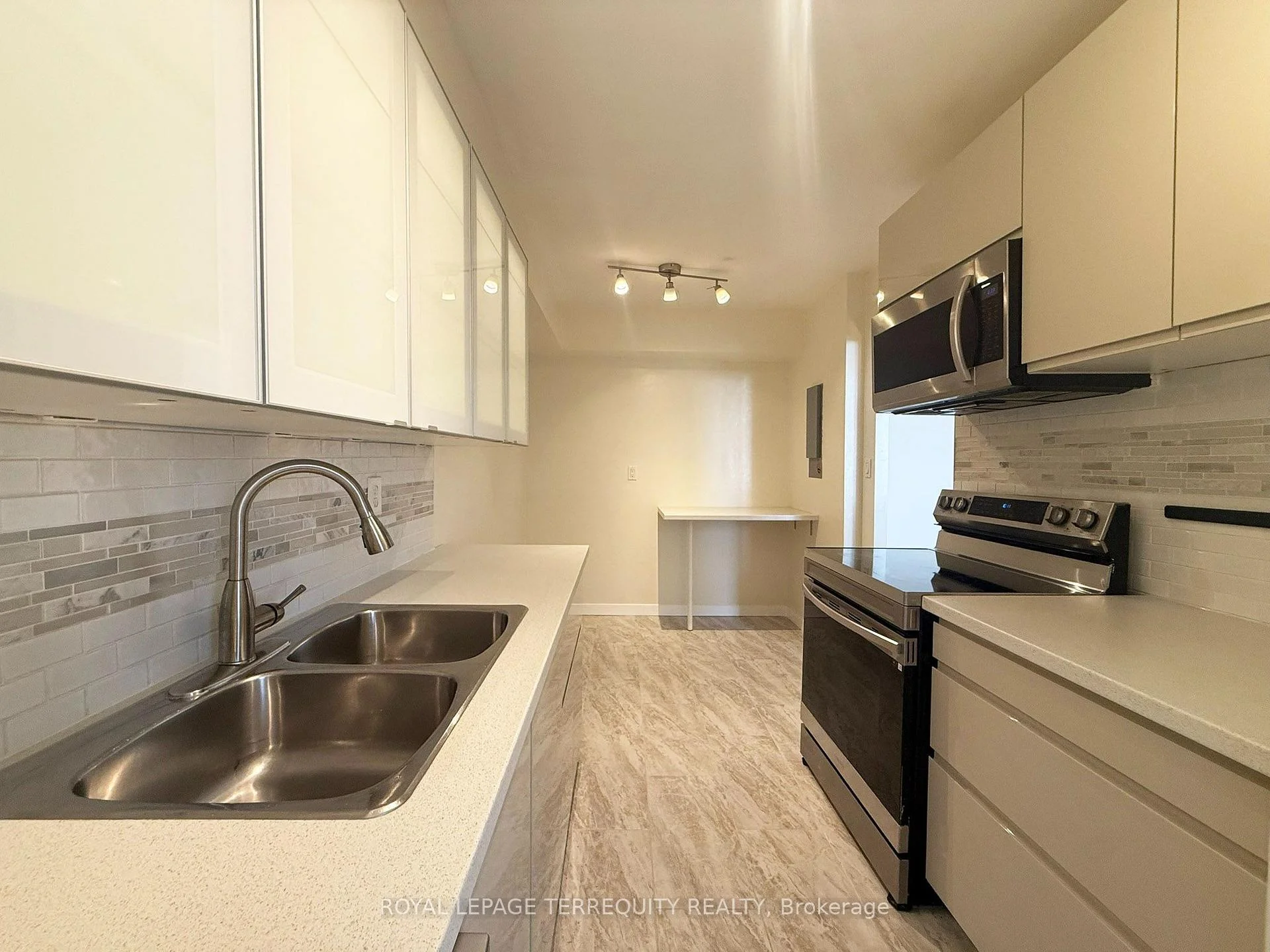 Photo 4 of Unit 1901, 420 Mill Road, Etobicoke, Eringate-Centennial-West Deane — HOMEH