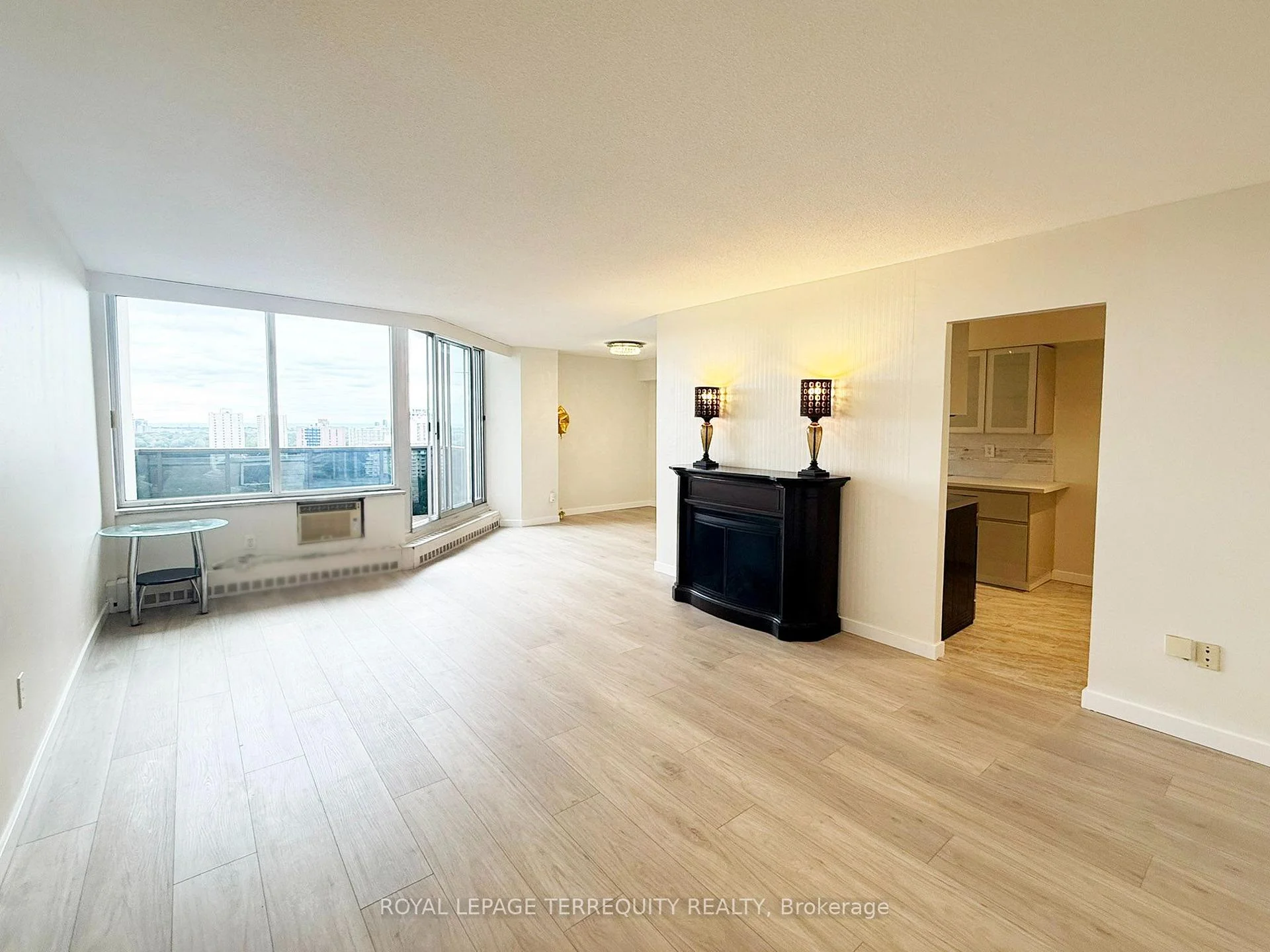 Photo 6 of Unit 1901, 420 Mill Road, Etobicoke, Eringate-Centennial-West Deane — HOMEH