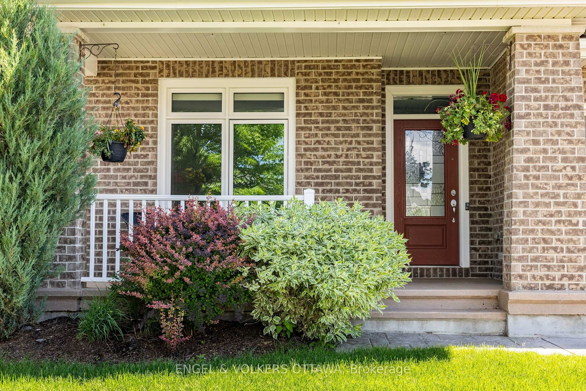 Photo 3 of 865 Tewin Circle, Ottawa, Camelot — HOMEH