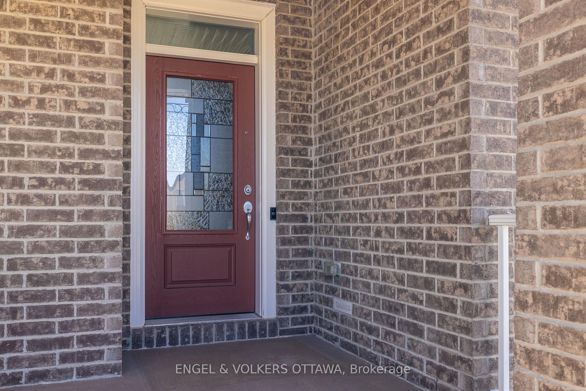Photo 4 of 865 Tewin Circle, Ottawa, Camelot — HOMEH