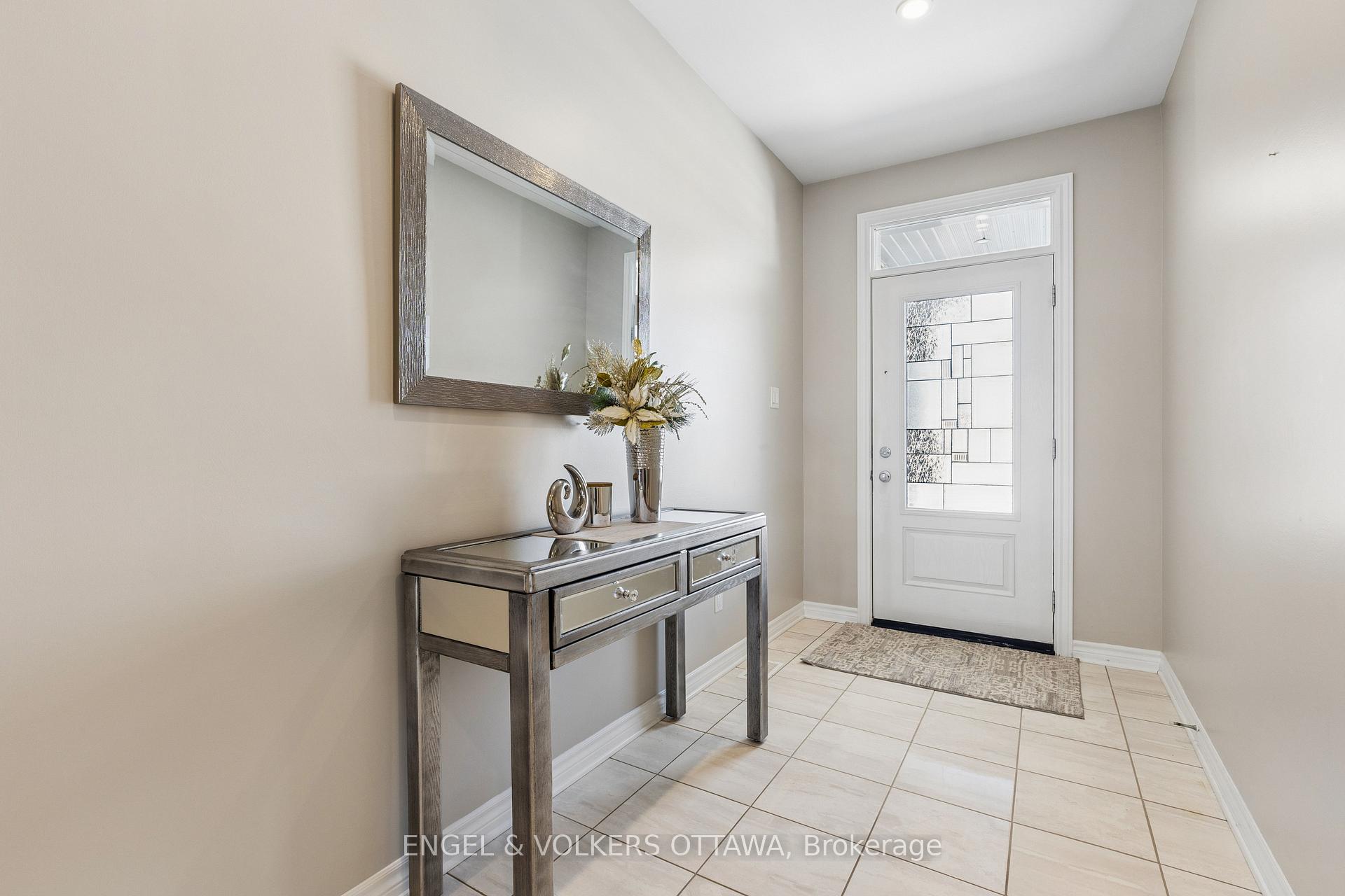 Photo 5 of 865 Tewin Circle, Ottawa, Camelot — HOMEH