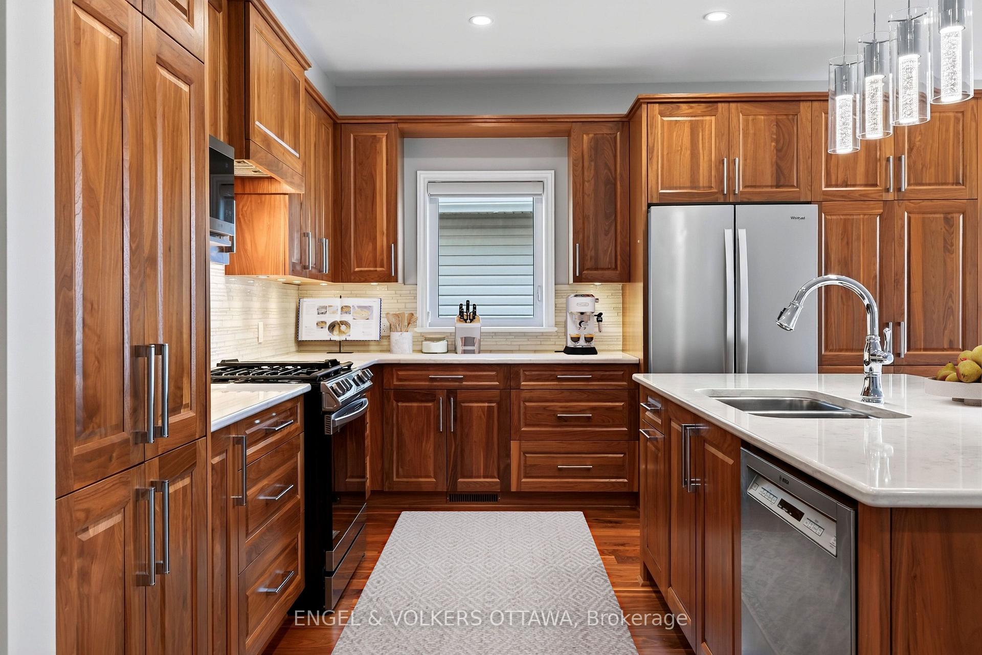 Photo 6 of 865 Tewin Circle, Ottawa, Camelot — HOMEH