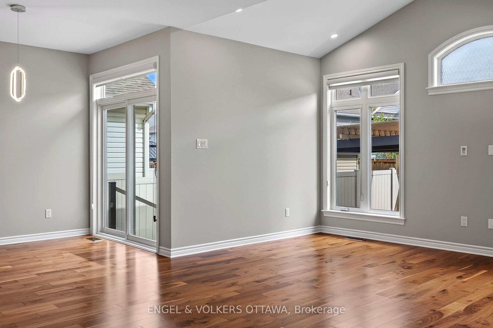 Photo 10 of 865 Tewin Circle, Ottawa, Camelot — HOMEH