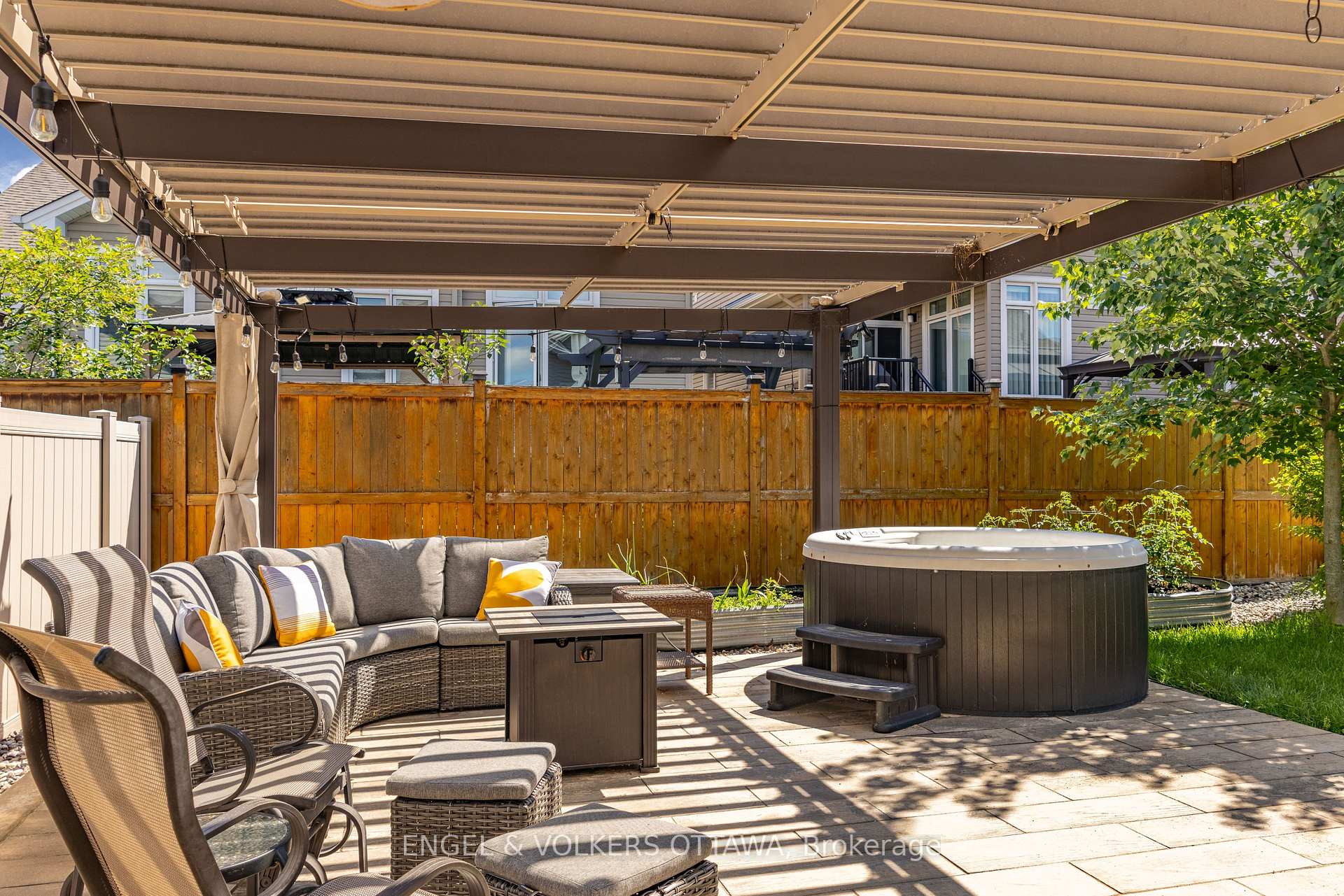 Photo 27 of 865 Tewin Circle, Ottawa, Camelot — HOMEH