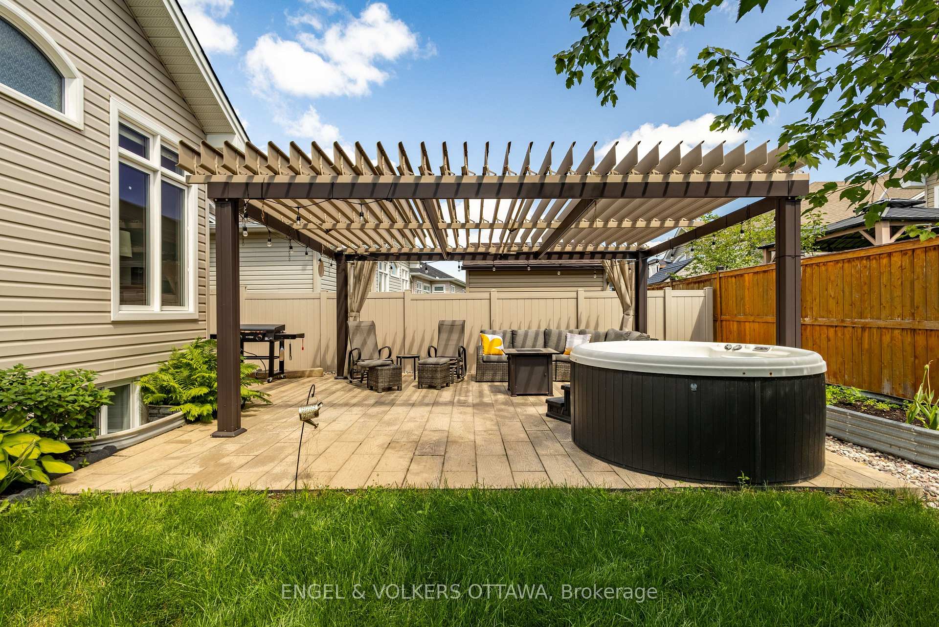 Photo 29 of 865 Tewin Circle, Ottawa, Camelot — HOMEH