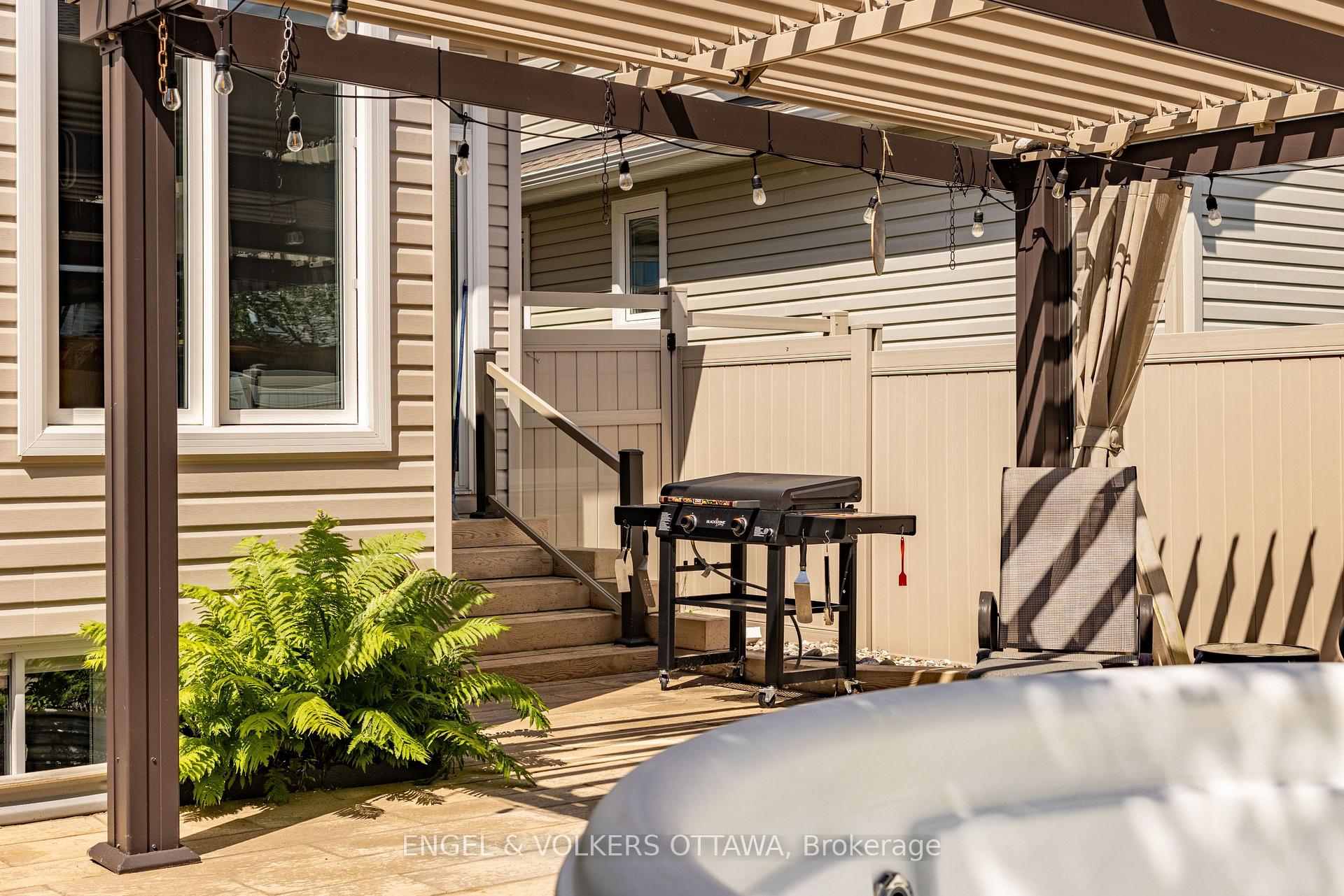 Photo 31 of 865 Tewin Circle, Ottawa, Camelot — HOMEH