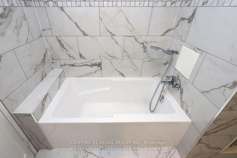 Photo 11 of Unit 704, 2155 Burnhamthorpe Road W, Mississauga, Erin Mills — HOMEH