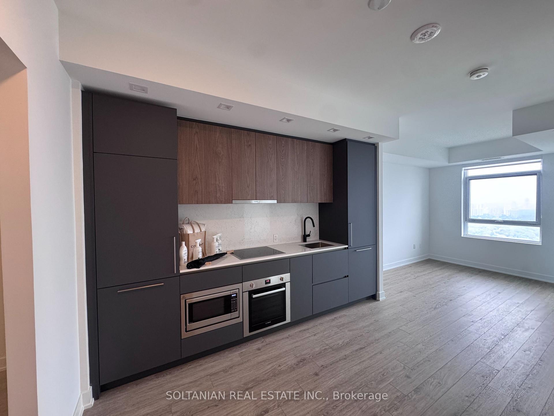 Front of Unit 4806, 609 Sherbourne Street