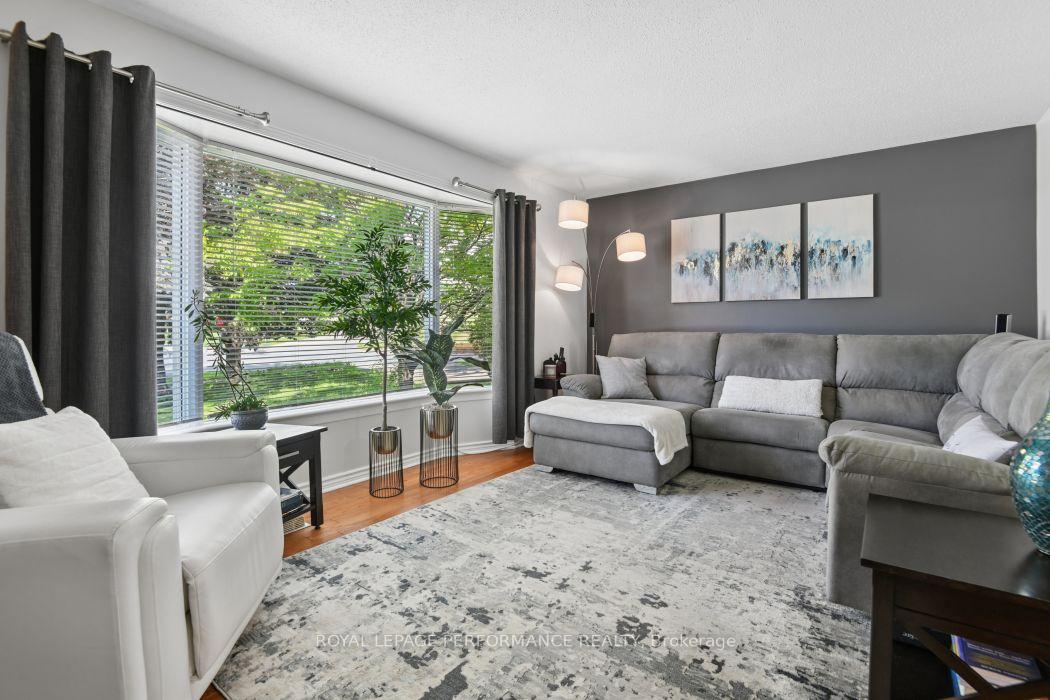 Photo 5 of 4 Winchester Drive, Ottawa, Kanata - Glencairn/Hazeldean — HOMEH
