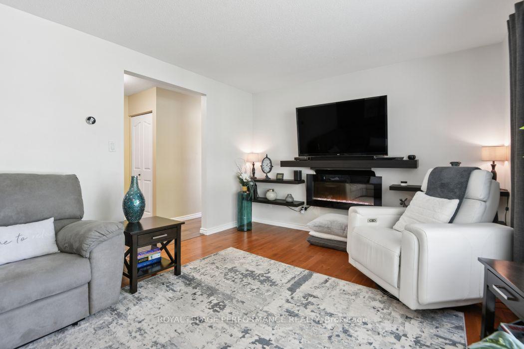 Photo 7 of 4 Winchester Drive, Ottawa, Kanata - Glencairn/Hazeldean — HOMEH