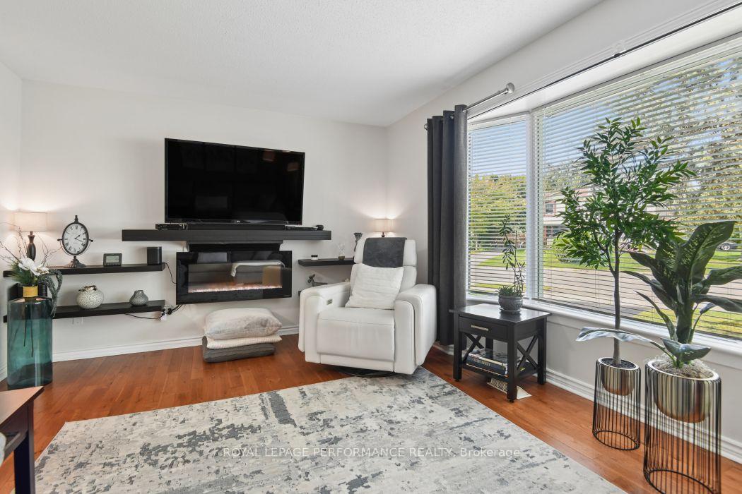 Photo 8 of 4 Winchester Drive, Ottawa, Kanata - Glencairn/Hazeldean — HOMEH