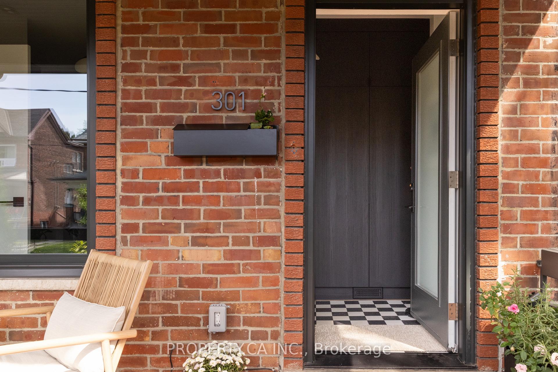 Photo 2 of 301 Grace Street, Toronto, Palmerston-Little Italy — HOMEH