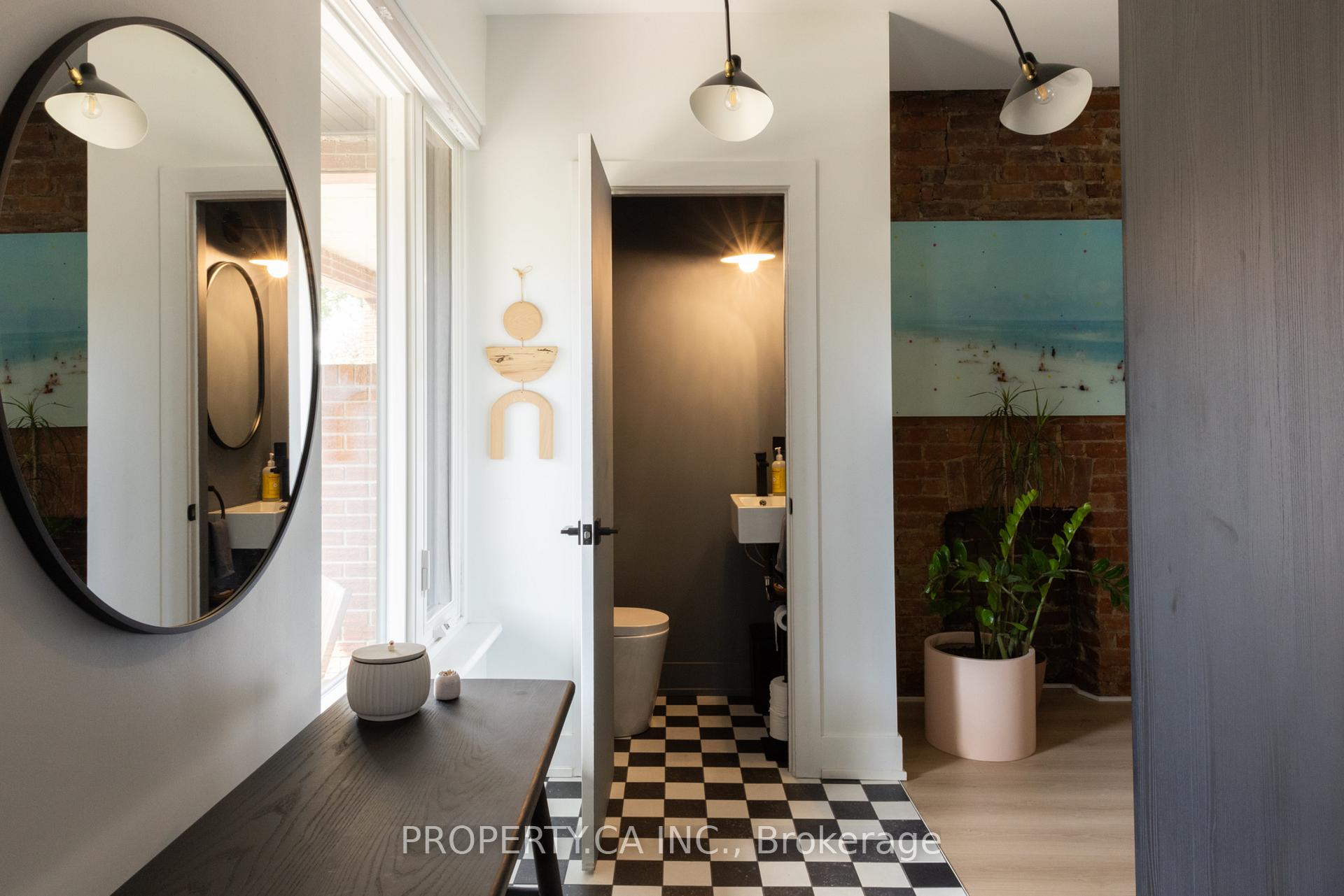 Photo 4 of 301 Grace Street, Toronto, Palmerston-Little Italy — HOMEH