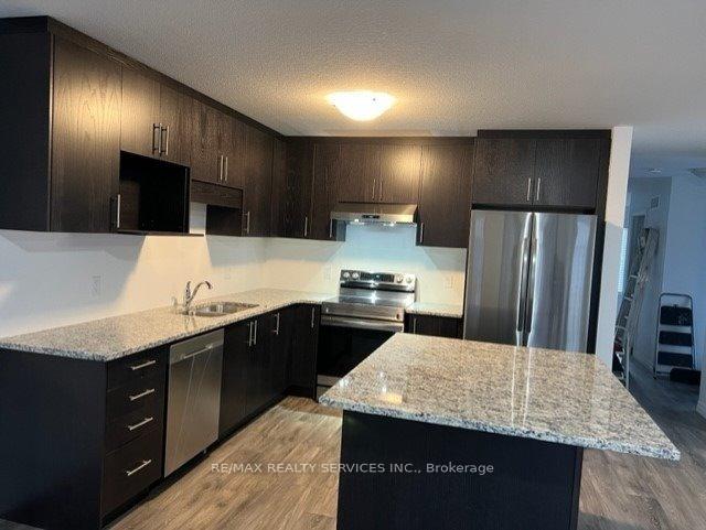 Photo 3 of 18 Roper Place, Kitchener, Huron Park — HOMEH
