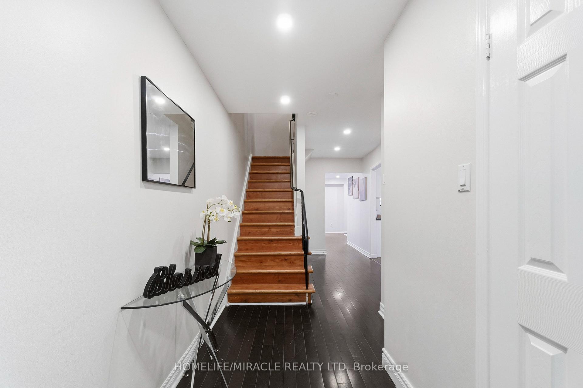 Photo 3 of 26 Abell Drive, Brampton, Madoc — HOMEH
