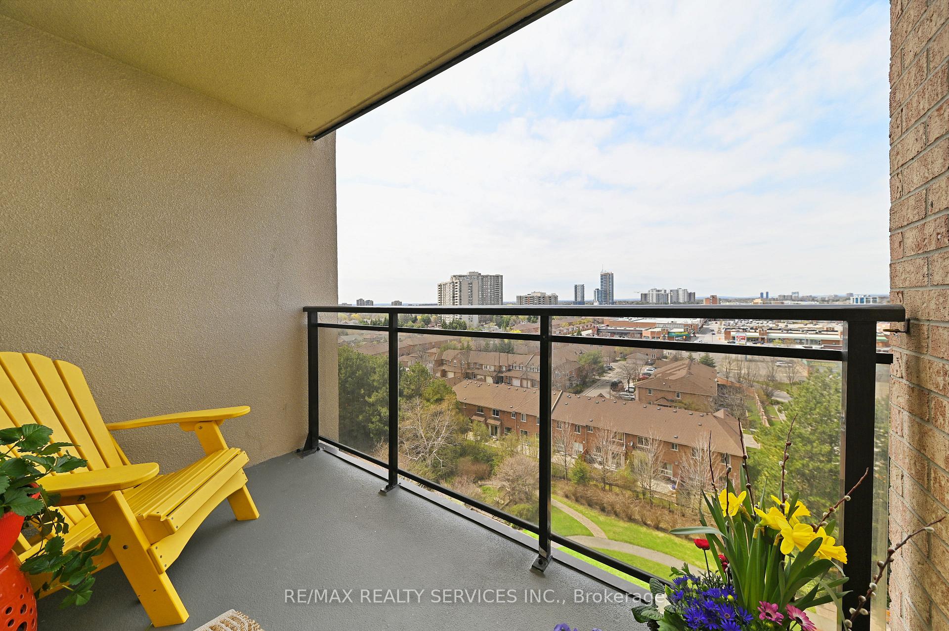 Photo 6 of Unit 905, 20 Cherrytree Drive, Brampton, Fletcher's Creek South — HOMEH