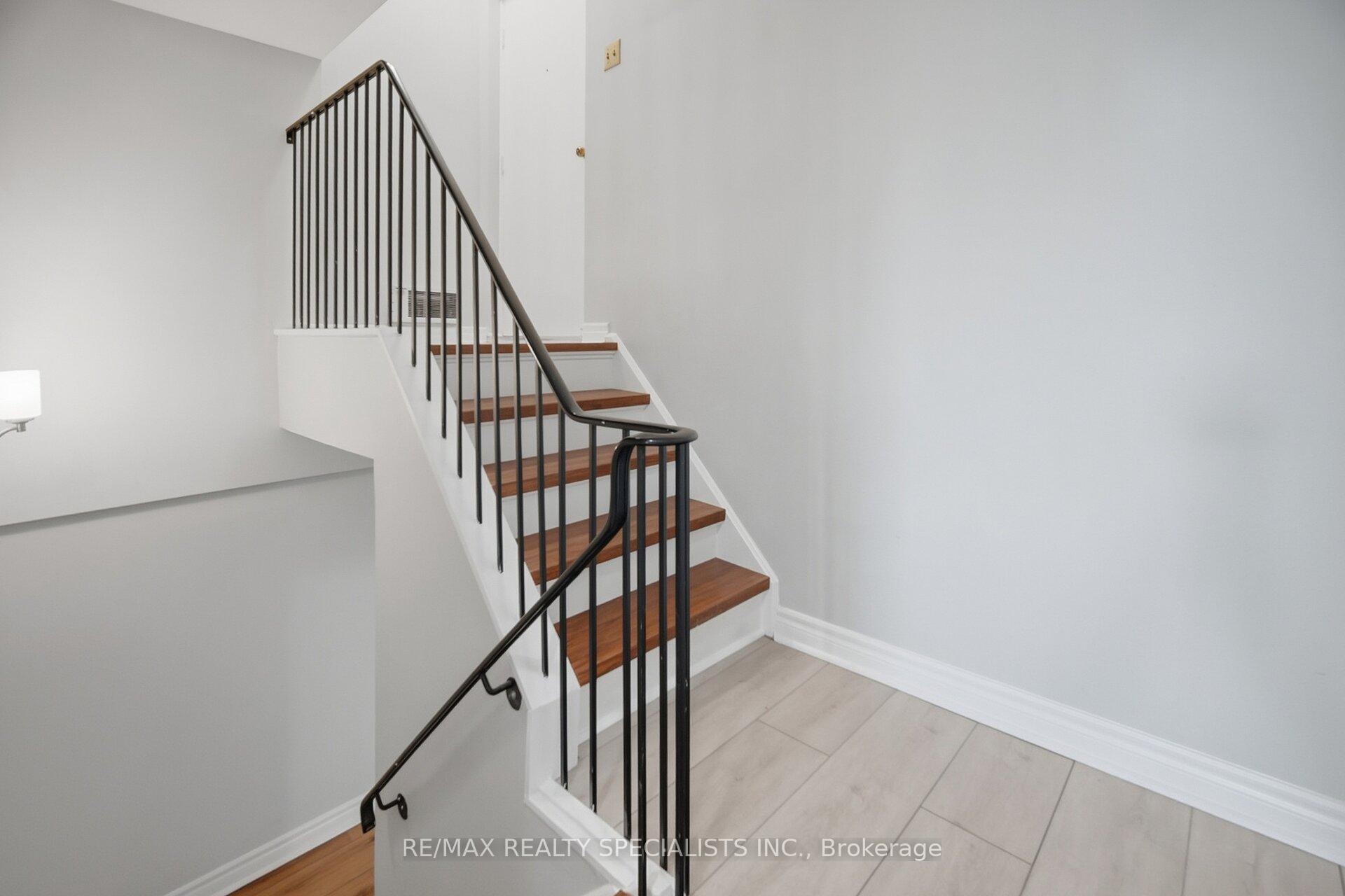 Photo 2 of Unit 6, 2170 Bromsgrove Road, Mississauga, Clarkson — HOMEH