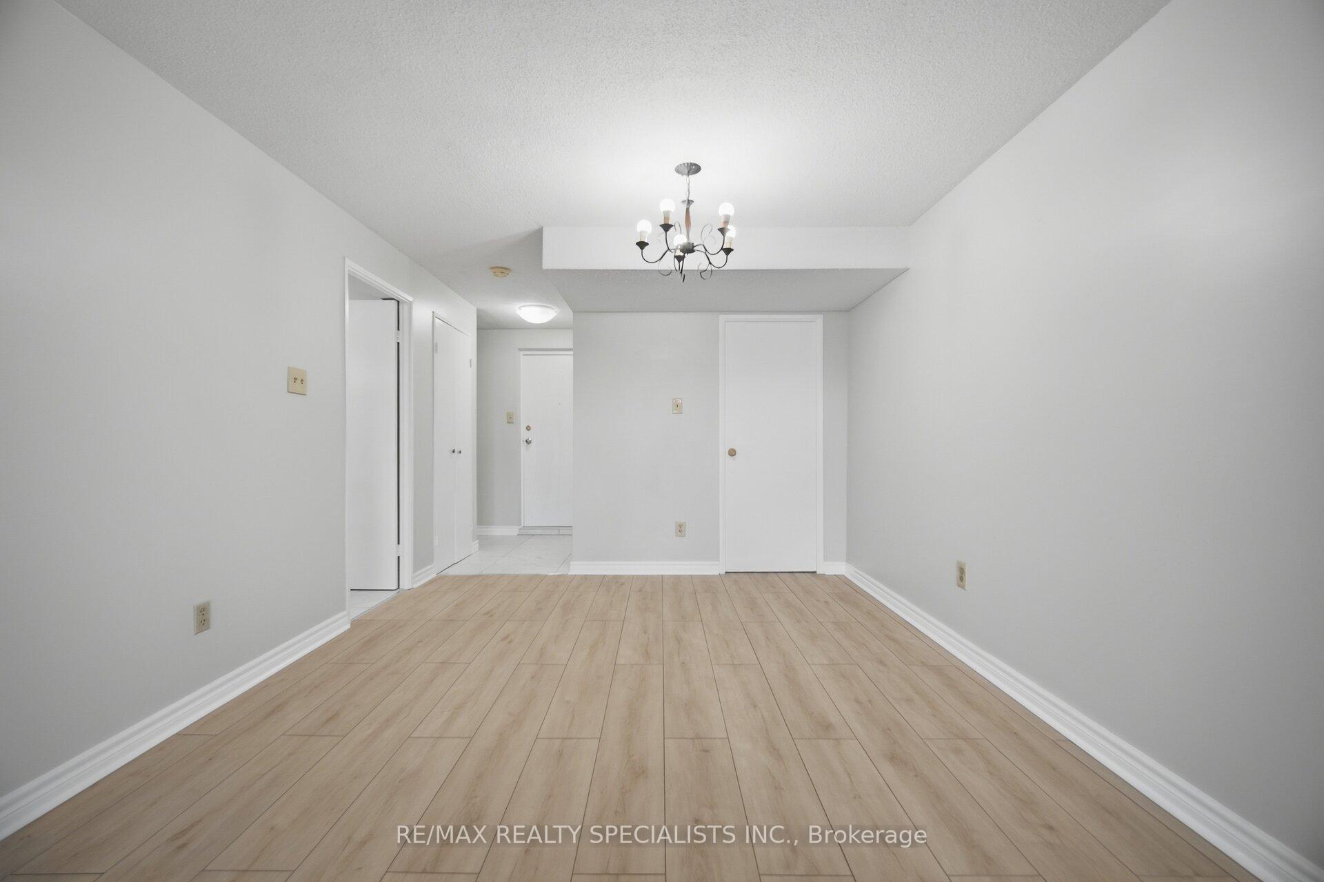 Photo 9 of Unit 6, 2170 Bromsgrove Road, Mississauga, Clarkson — HOMEH