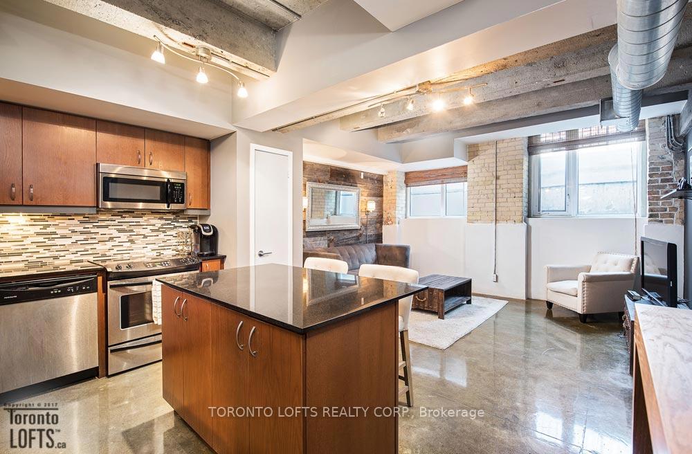 Front of Unit L04, 201 Carlaw Avenue