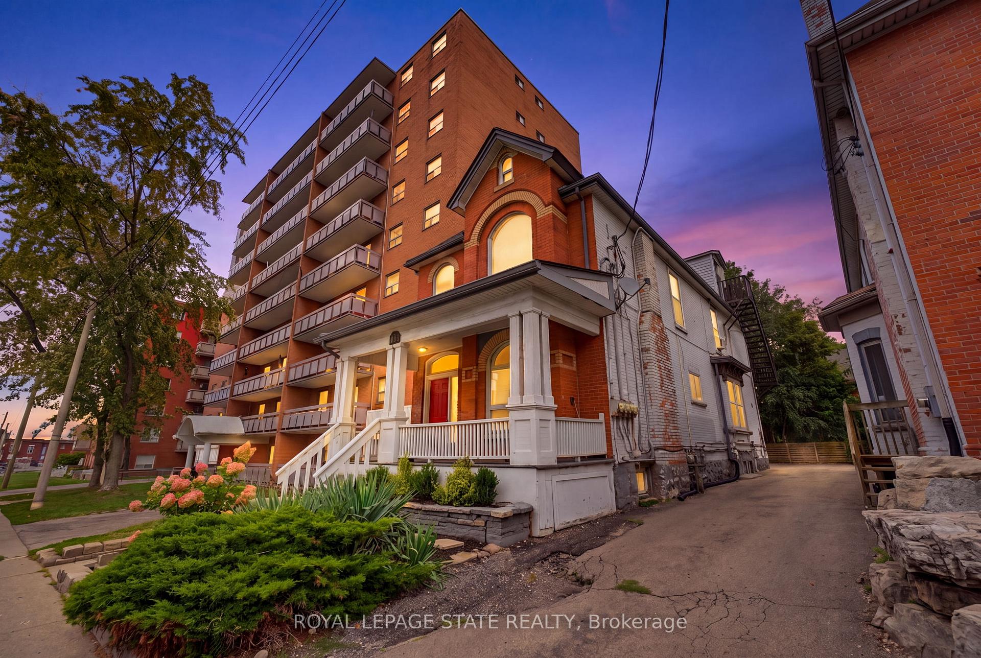 Photo of 113 Wentworth Street S