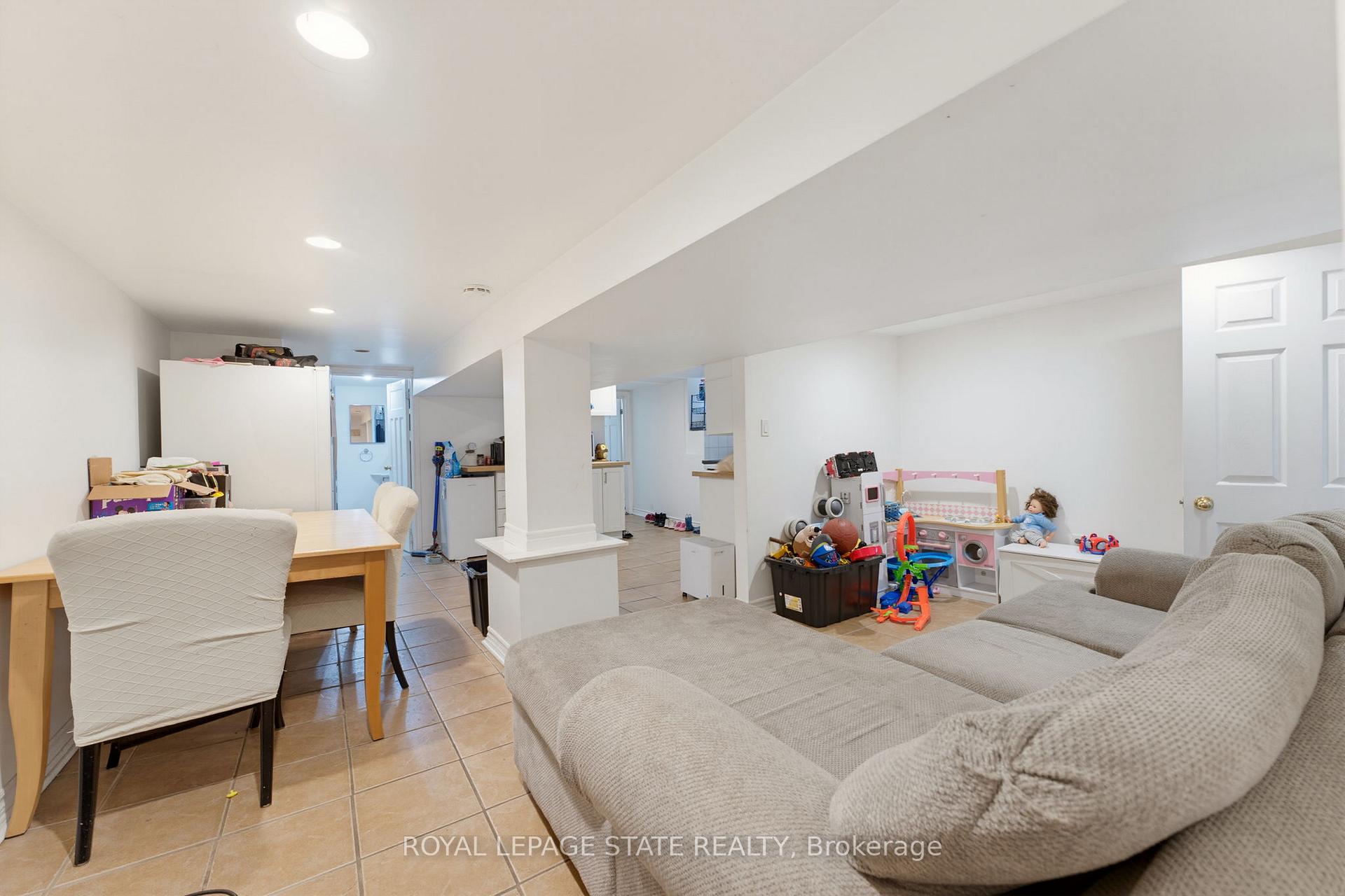 Photo 17 of 113 Wentworth Street S, Hamilton, Stinson — HOMEH