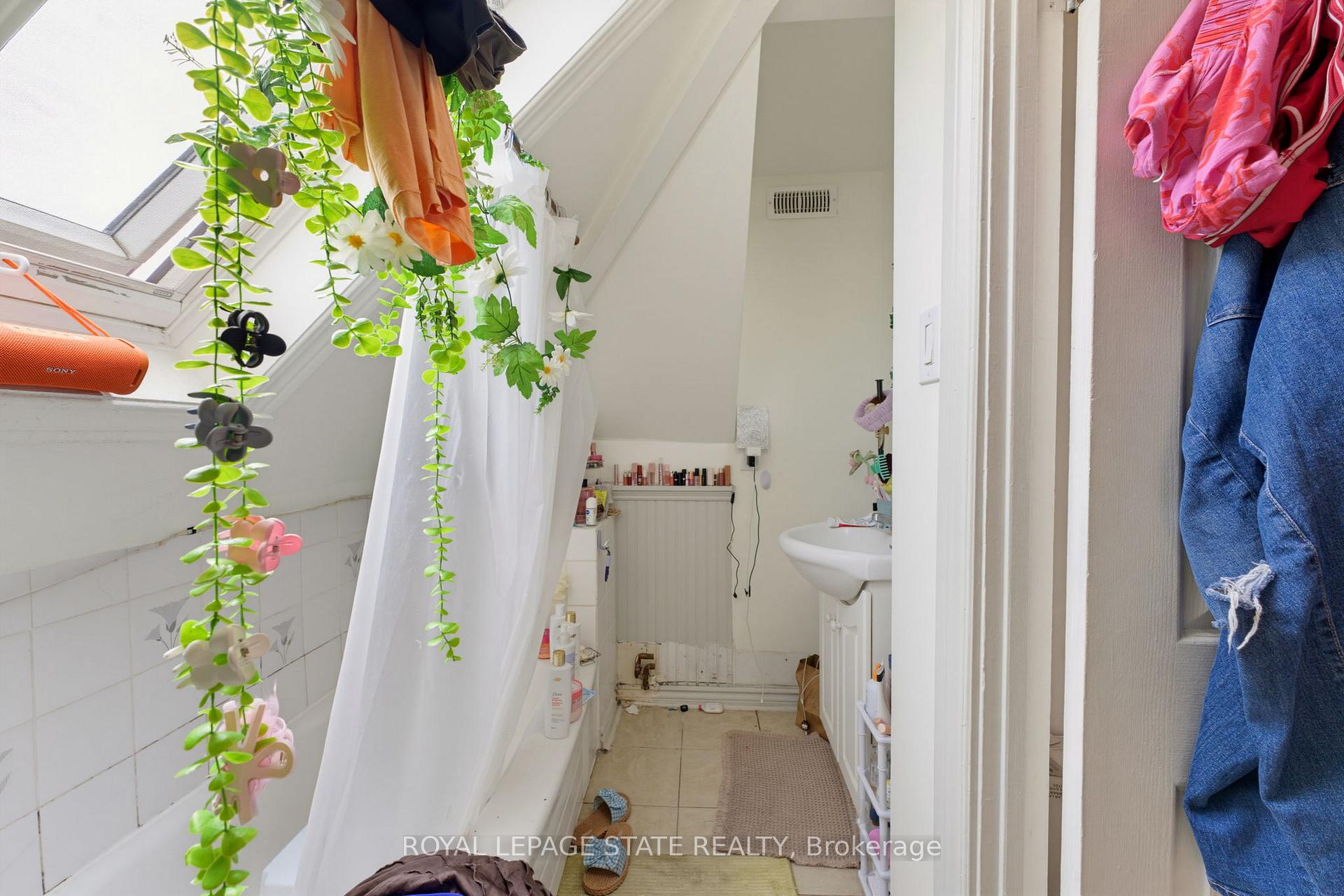 Photo 35 of 113 Wentworth Street S, Hamilton, Stinson — HOMEH