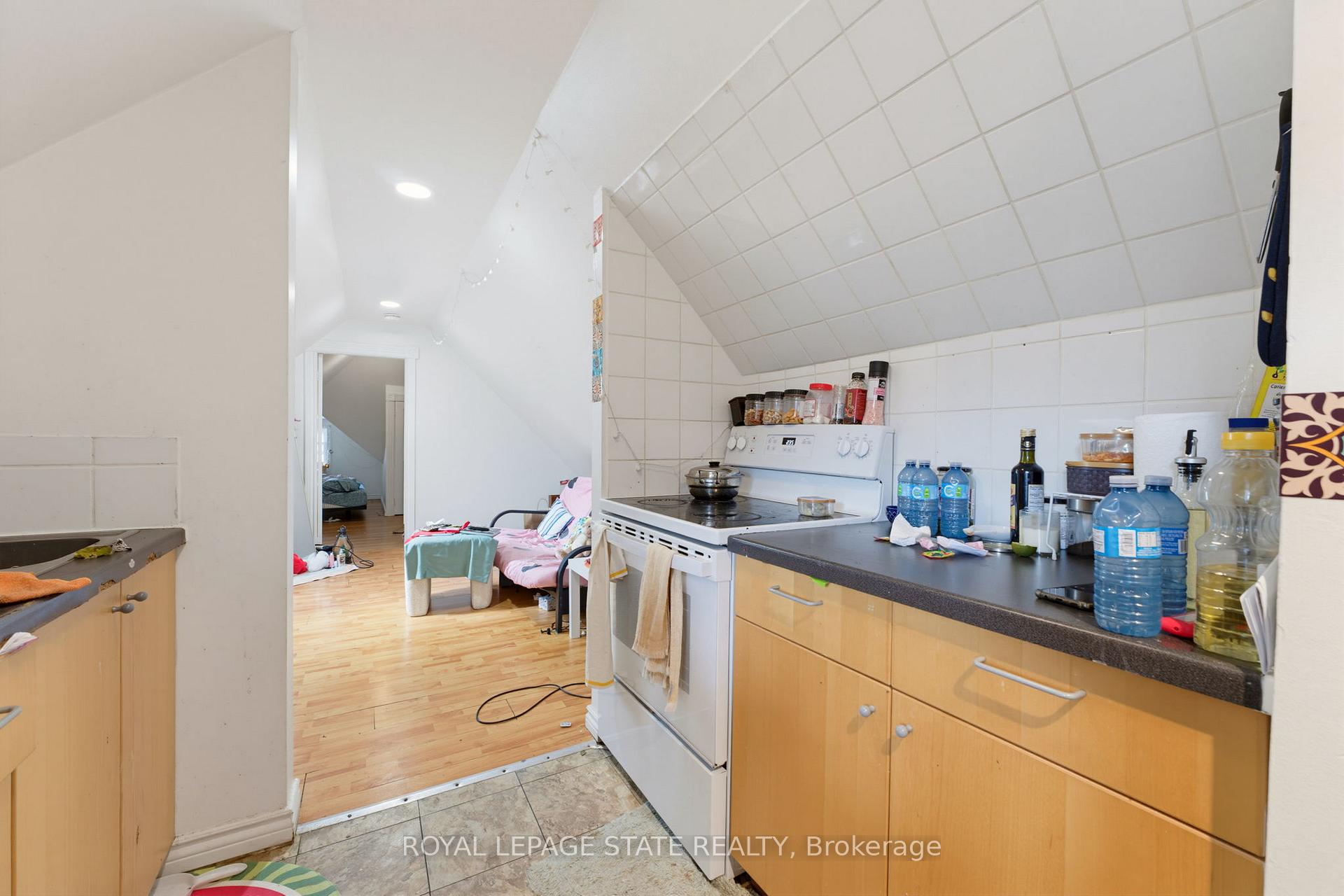 Photo 39 of 113 Wentworth Street S, Hamilton, Stinson — HOMEH