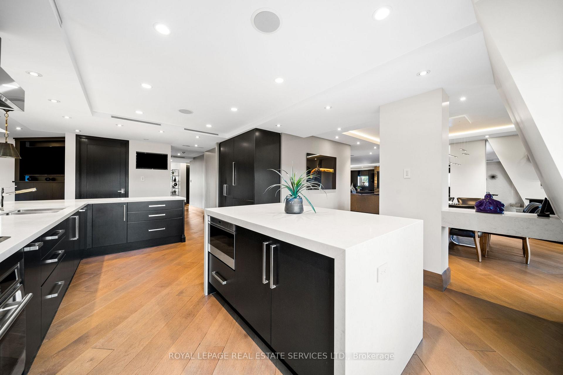 Photo 16 of Unit 501, 50 Old Mill Road, Etobicoke, Kingsway South — HOMEH