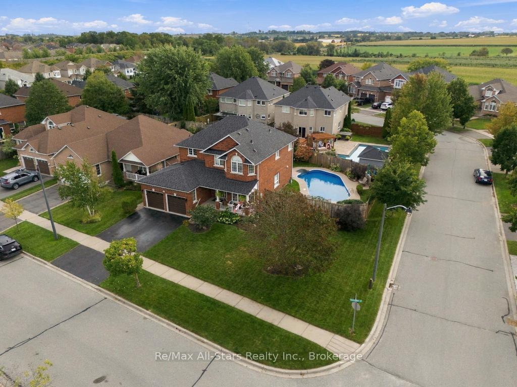 Photo 2 of 110 Hammond Street, Clarington, Bowmanville — HOMEH