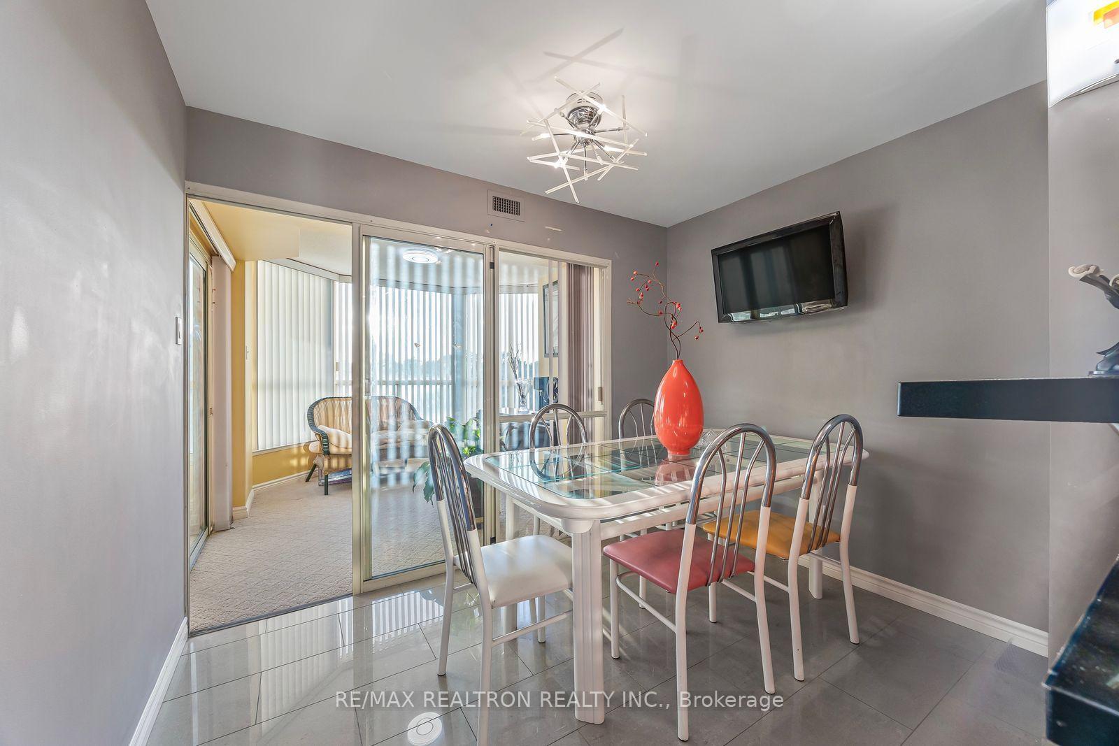 Photo 9 of Unit 510, 7300 Yonge Street, Vaughan, Crestwood-Springfarm-Yorkhill — HOMEH