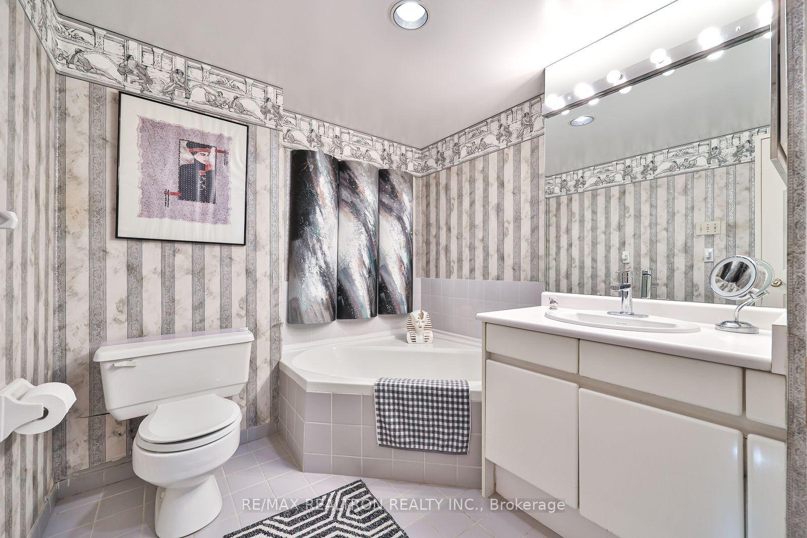Photo 11 of Unit 510, 7300 Yonge Street, Vaughan, Crestwood-Springfarm-Yorkhill — HOMEH