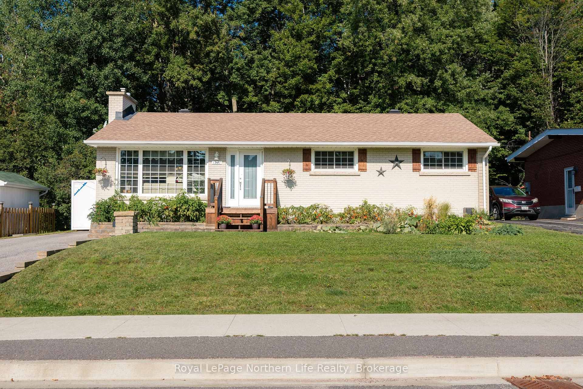 Photo 2 of 1237 Glenwood Road, North Bay, West End — HOMEH