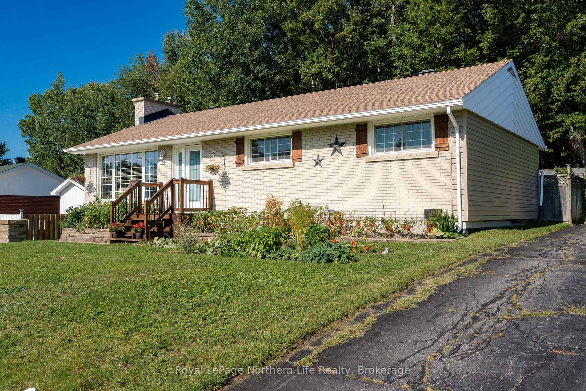 Photo 3 of 1237 Glenwood Road, North Bay, West End — HOMEH