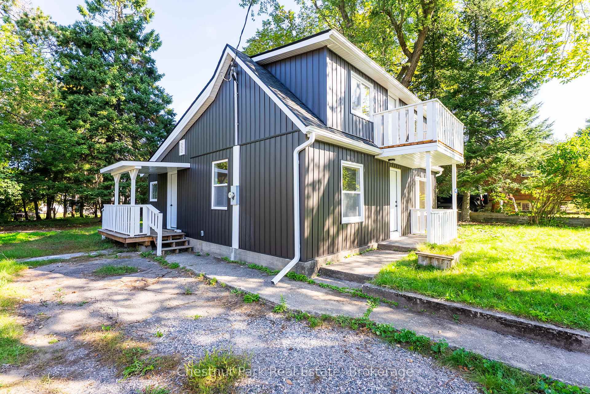 Photo 2 of 430 Farquhar Street, Gravenhurst, Muskoka (S) — HOMEH