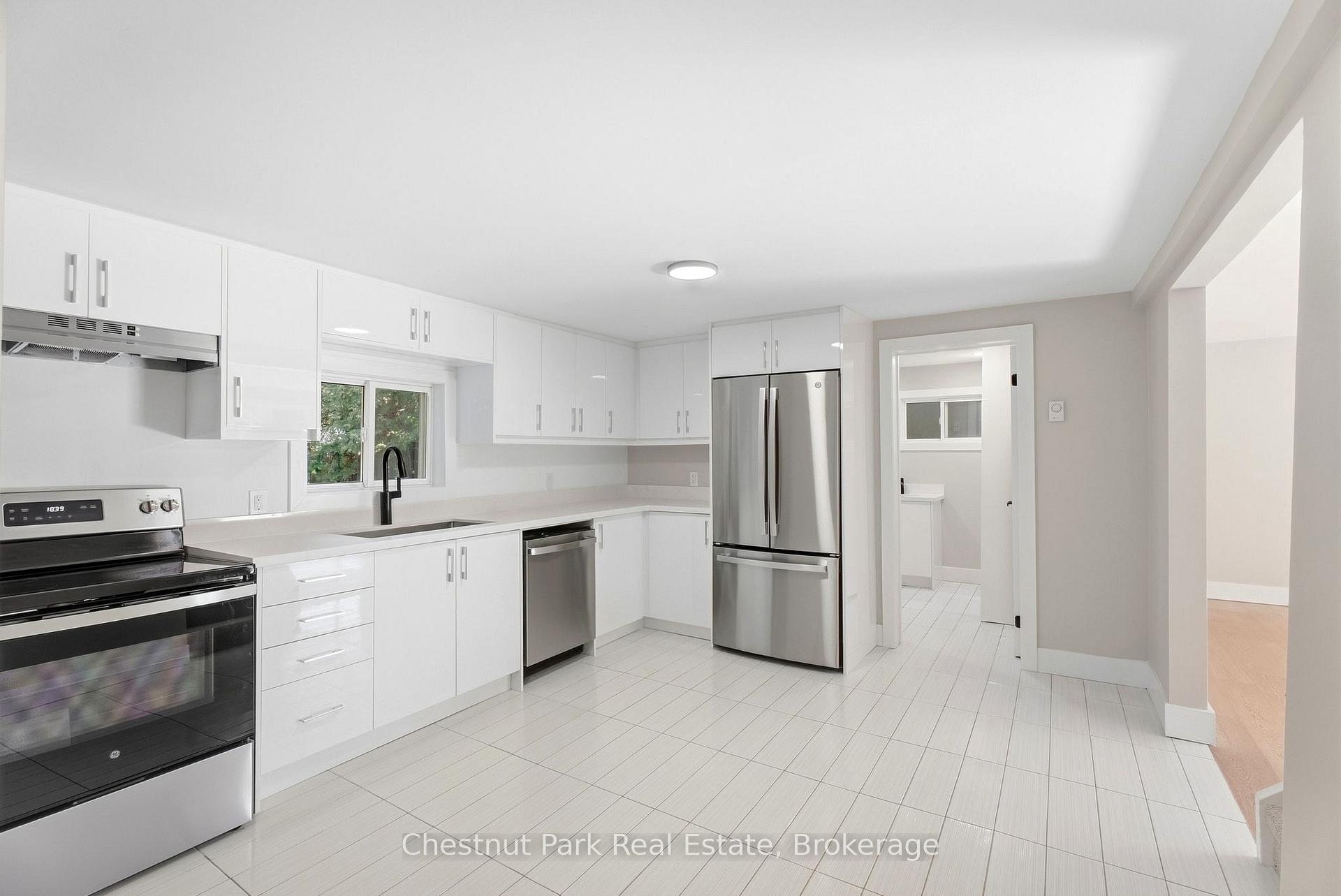 Photo 5 of 430 Farquhar Street, Gravenhurst, Muskoka (S) — HOMEH