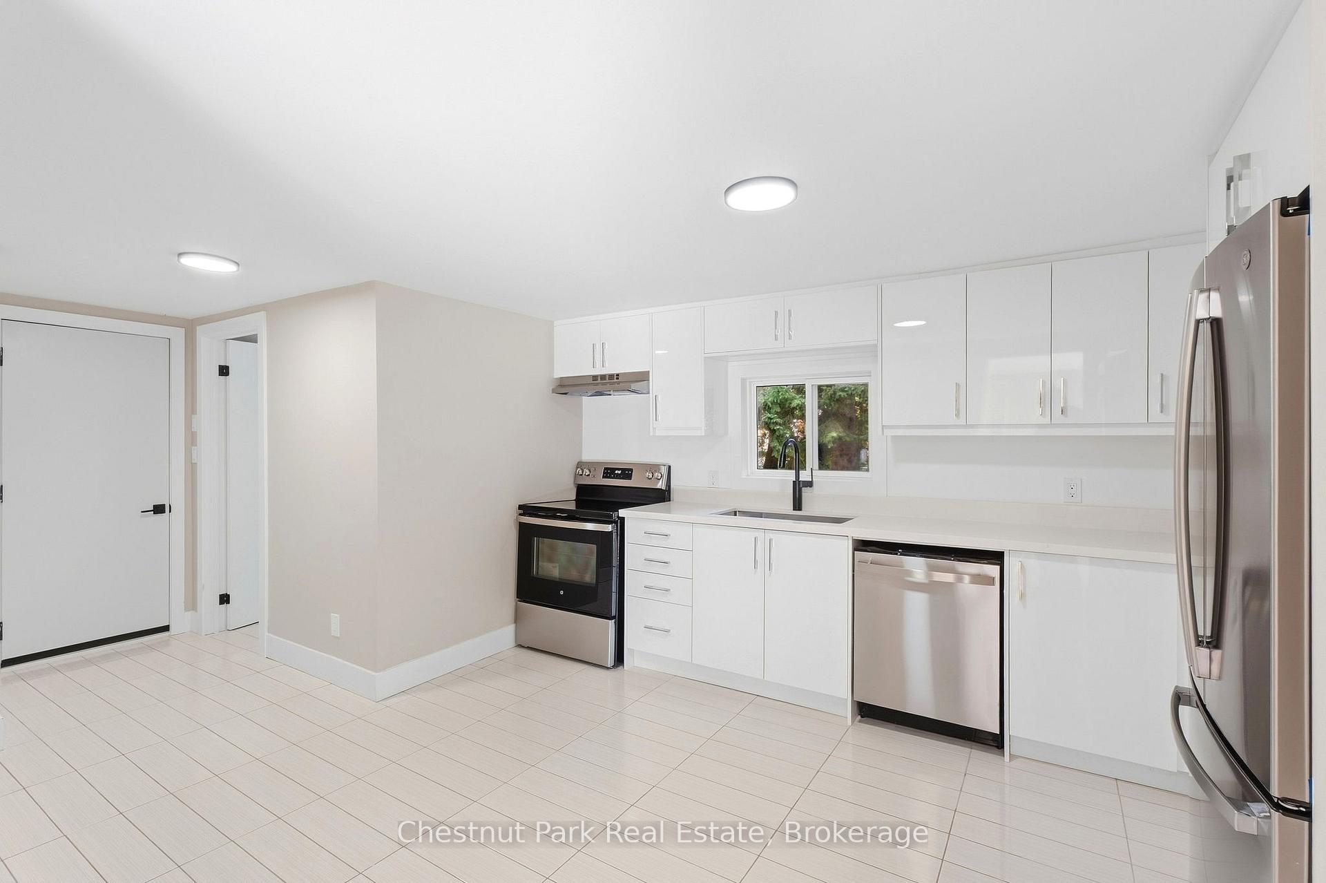 Photo 6 of 430 Farquhar Street, Gravenhurst, Muskoka (S) — HOMEH