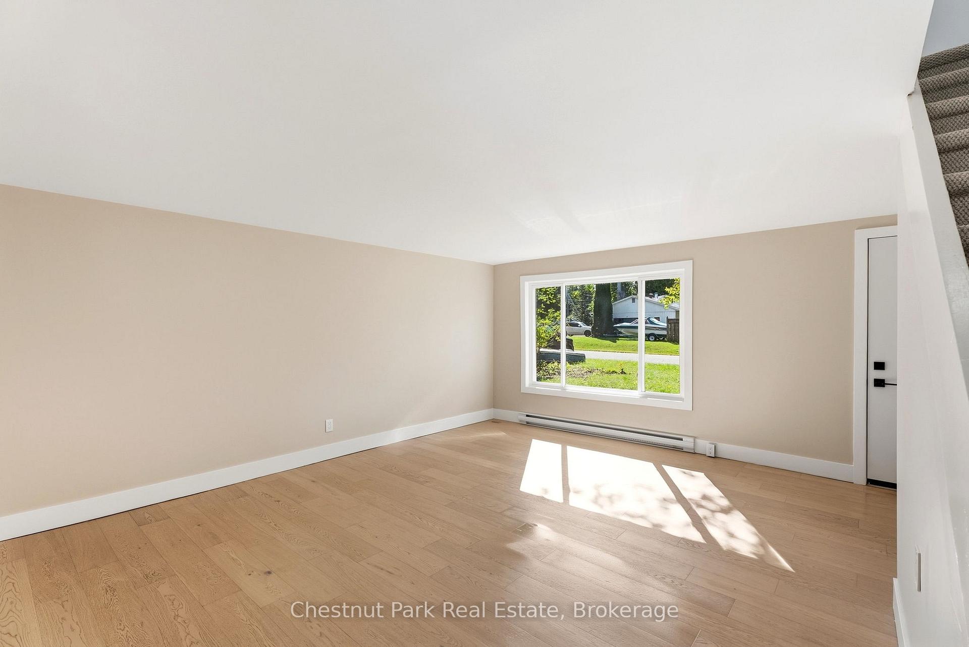 Photo 10 of 430 Farquhar Street, Gravenhurst, Muskoka (S) — HOMEH