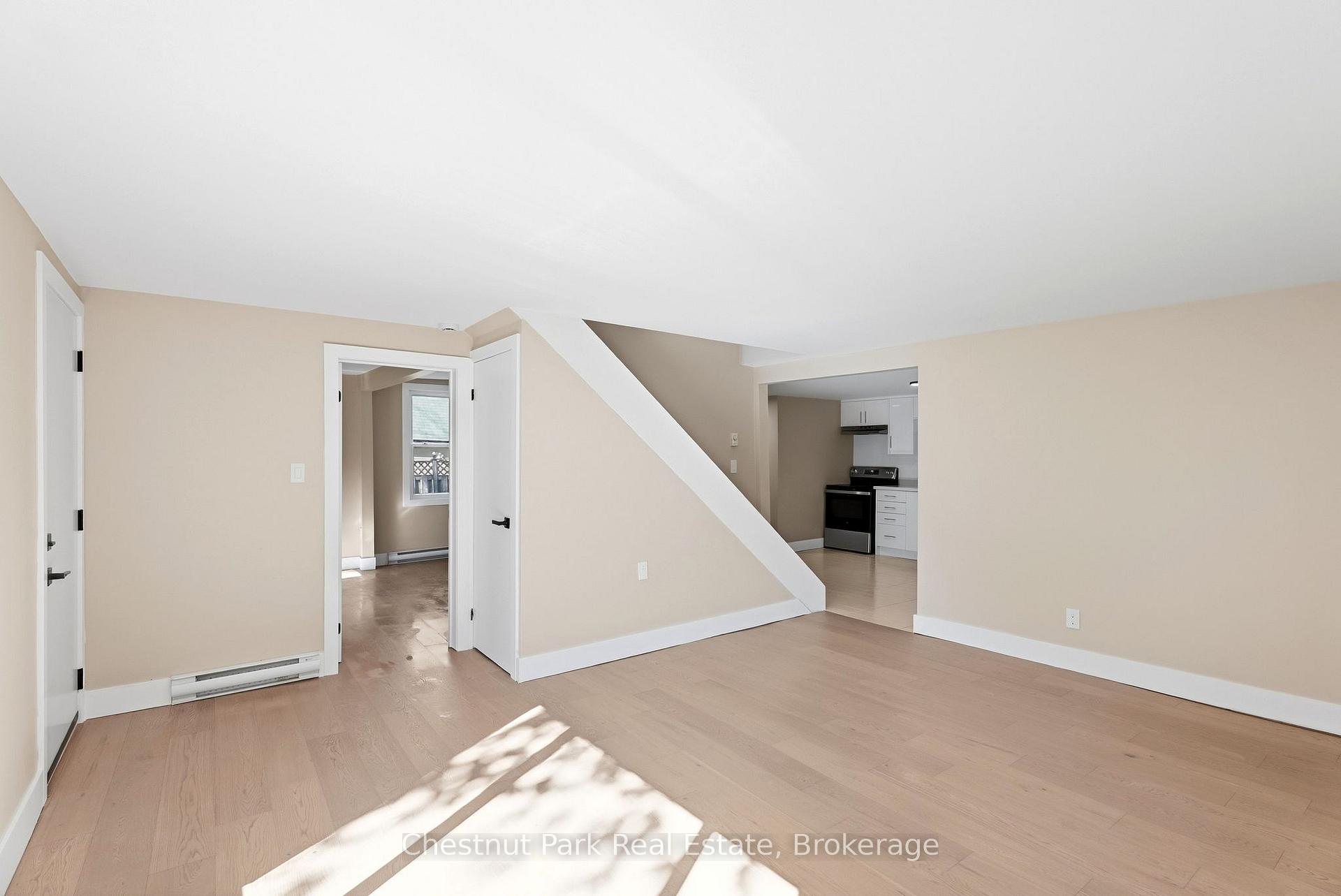 Photo 12 of 430 Farquhar Street, Gravenhurst, Muskoka (S) — HOMEH