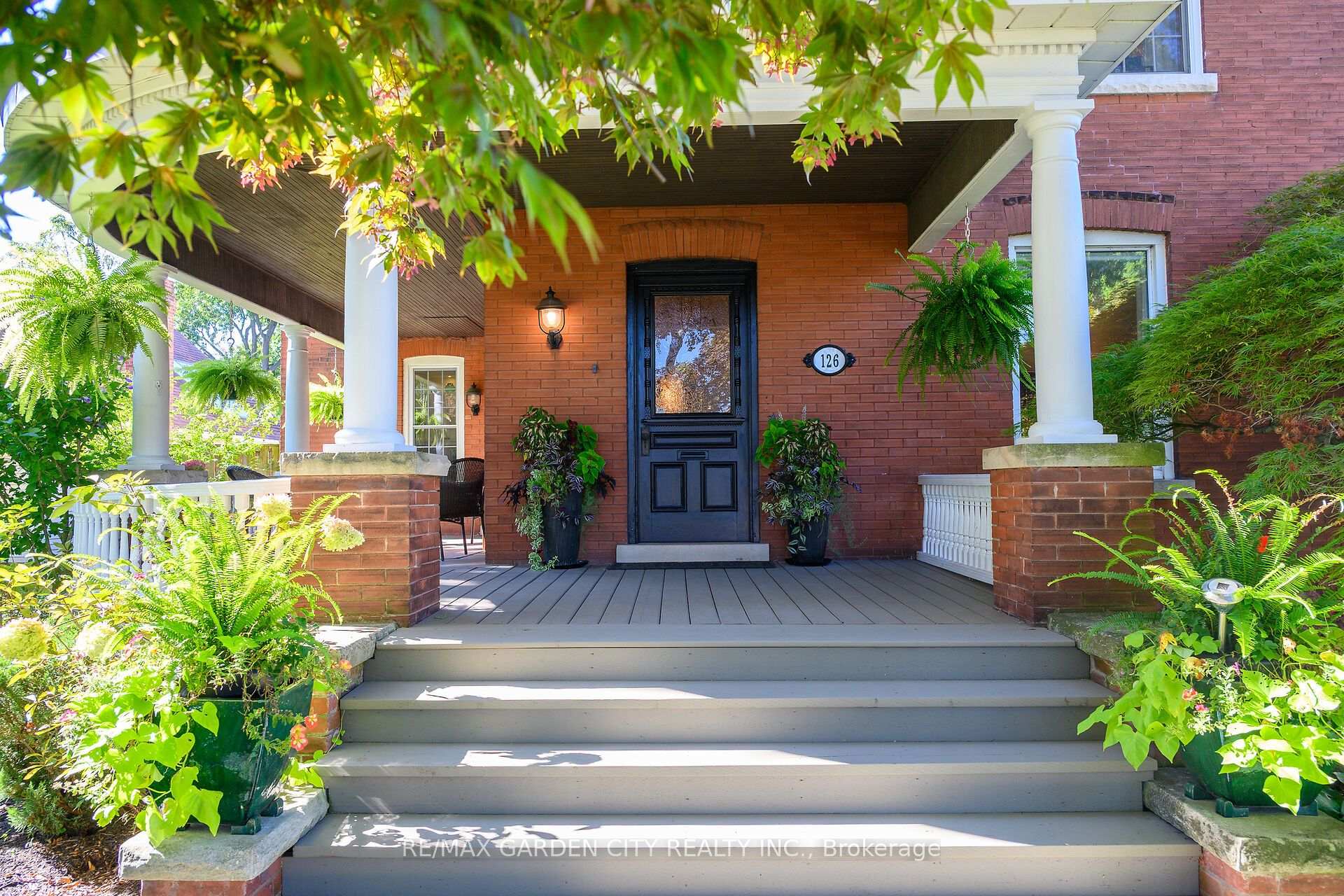 Photo 3 of 126 Main Street E, Grimsby, Grimsby East — HOMEH