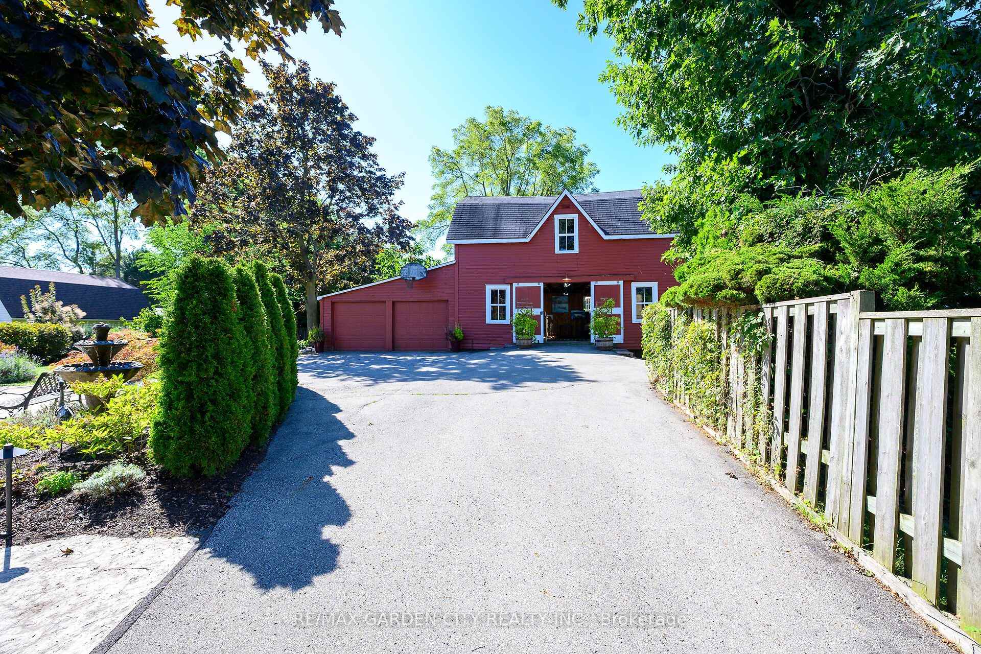 Photo 6 of 126 Main Street E, Grimsby, Grimsby East — HOMEH